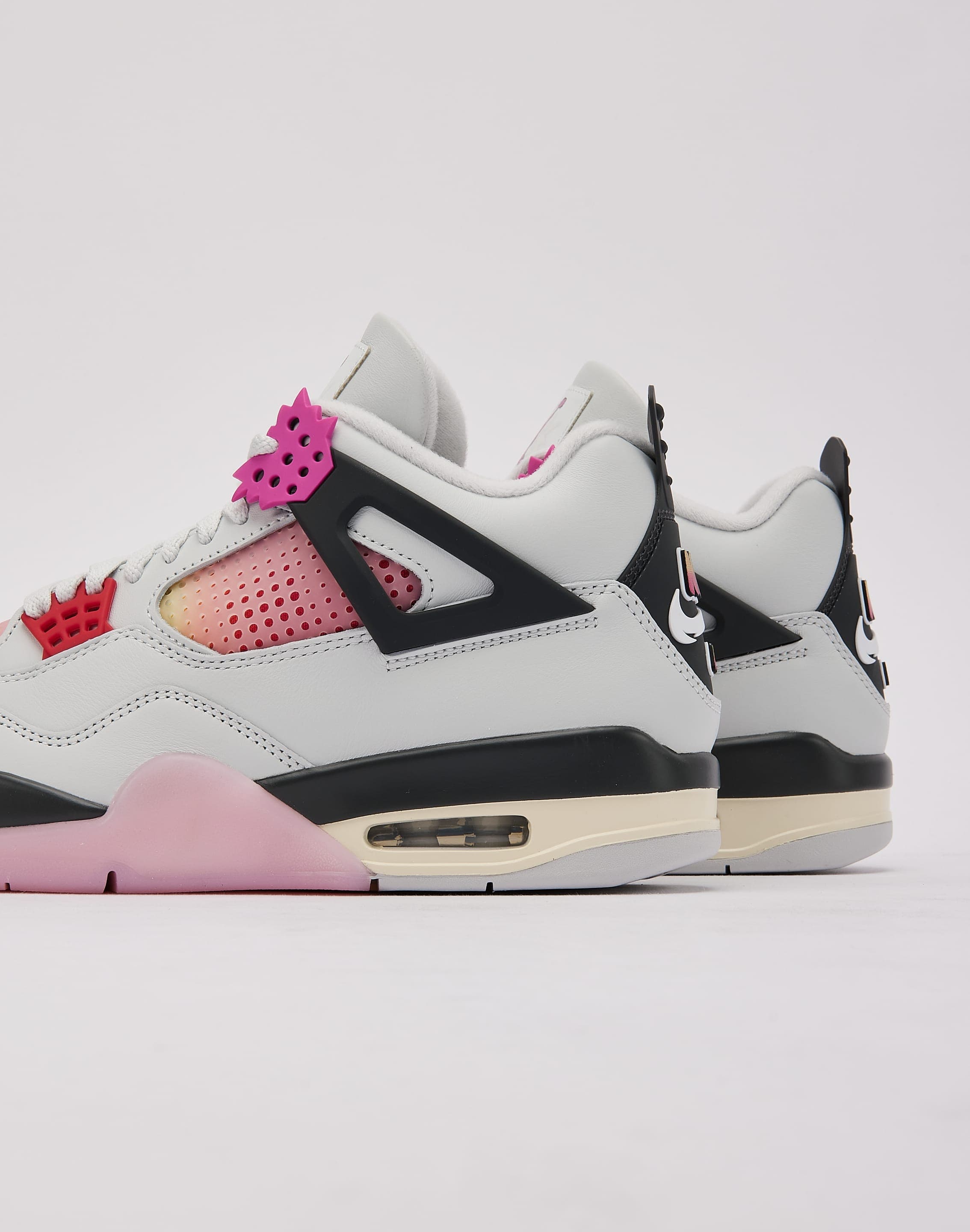 Photo of Jordan Air Jordan 4 Retro 'Comic'
