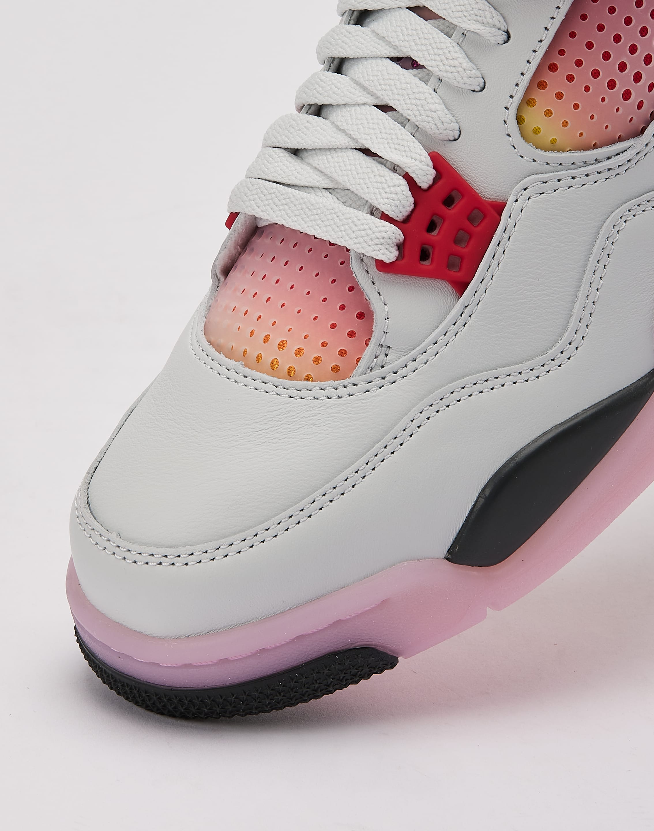 Photo of Jordan Air Jordan 4 Retro 'Comic'