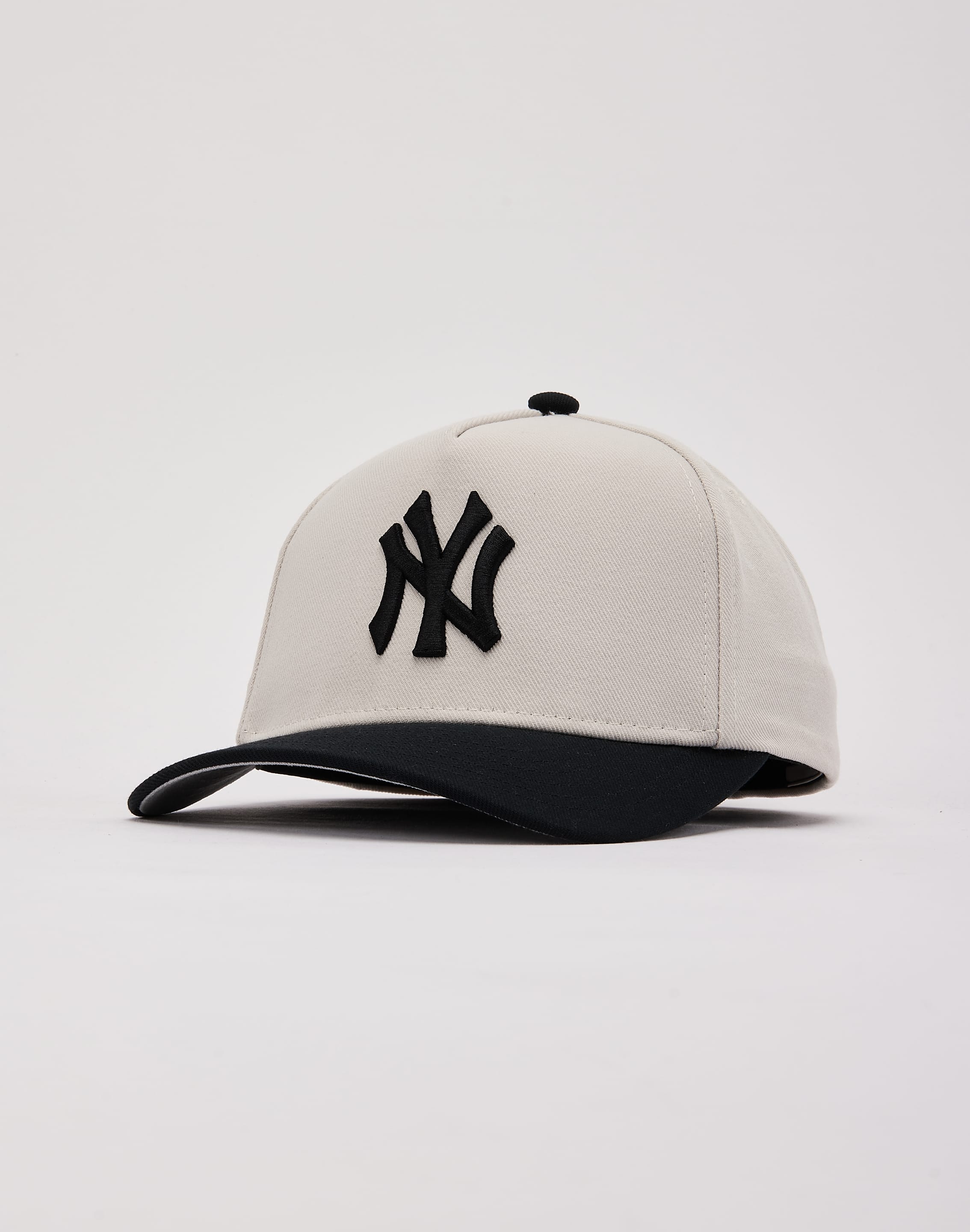 Photo of Mitchell & Ness MLB New York Yankees Pro Pinch Snapback Hat