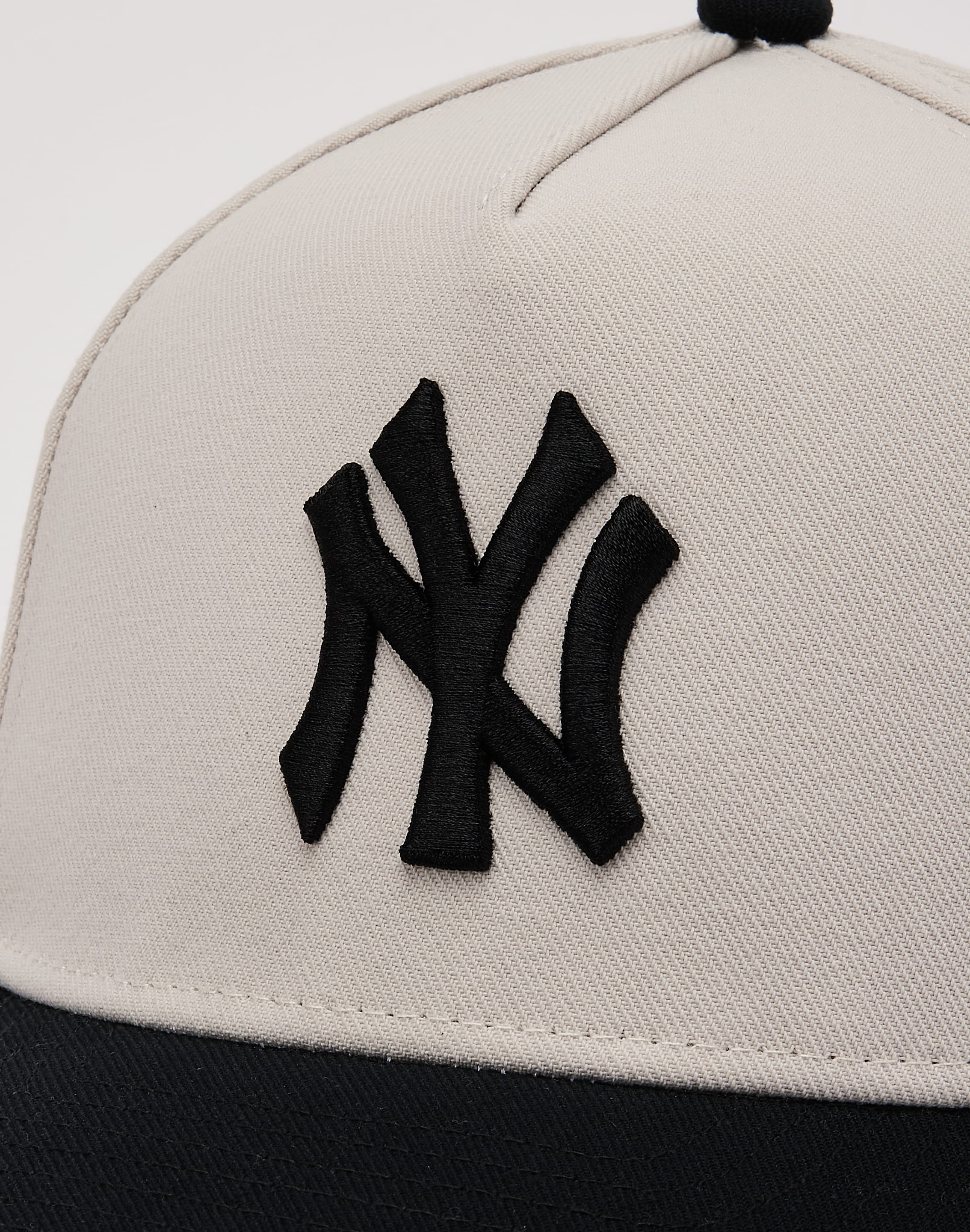 Photo of Mitchell & Ness MLB New York Yankees Pro Pinch Snapback Hat