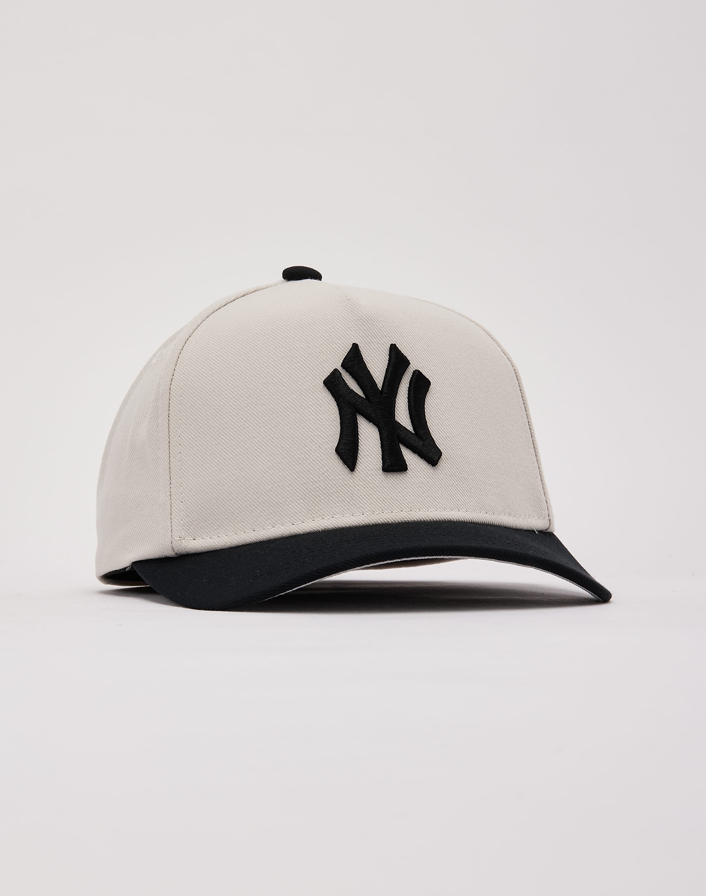 Photo of Mitchell & Ness MLB New York Yankees Pro Pinch Snapback Hat