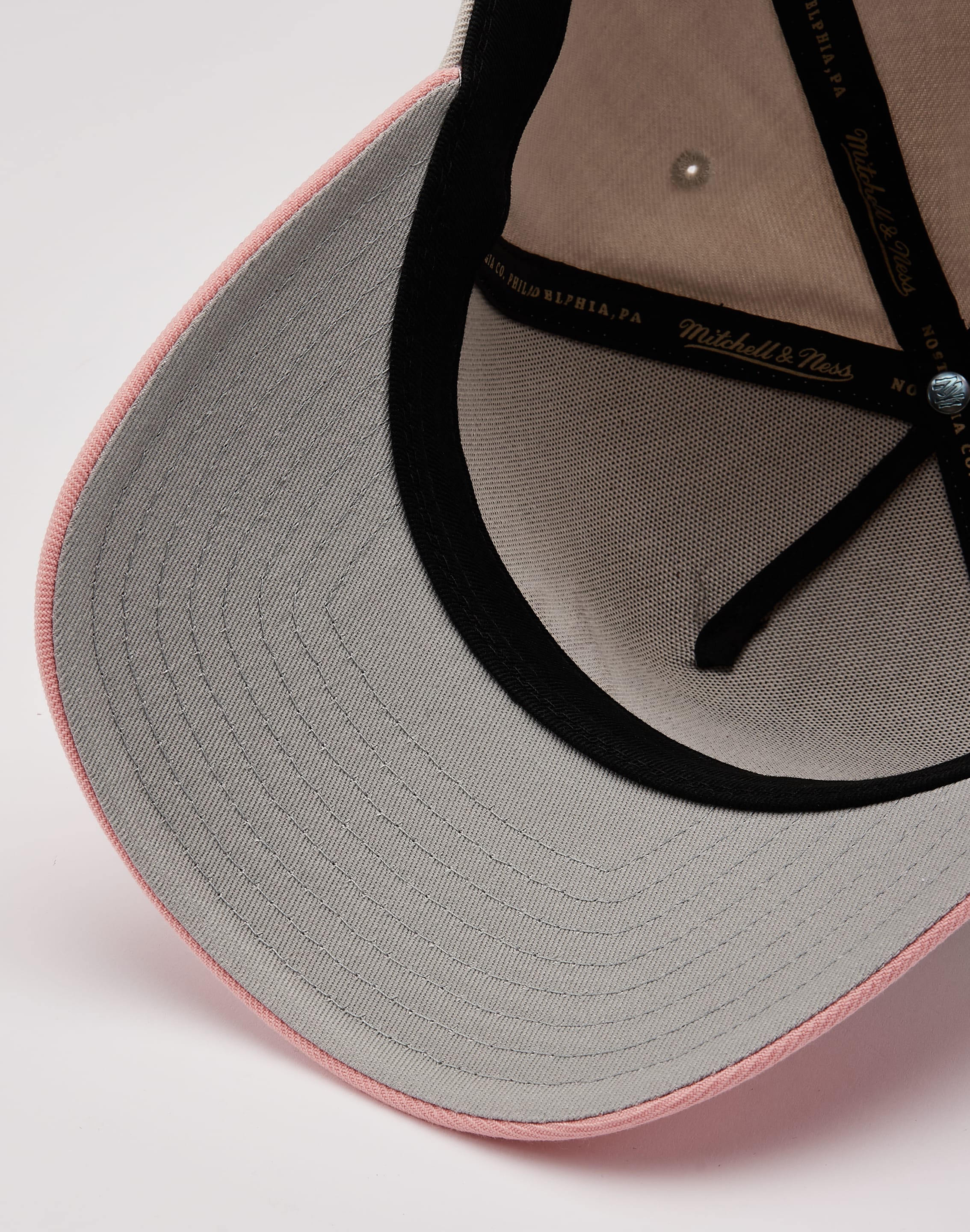 Photo of Mitchell & Ness MLB Atlanta Braves Pro Pinch Snapback Hat