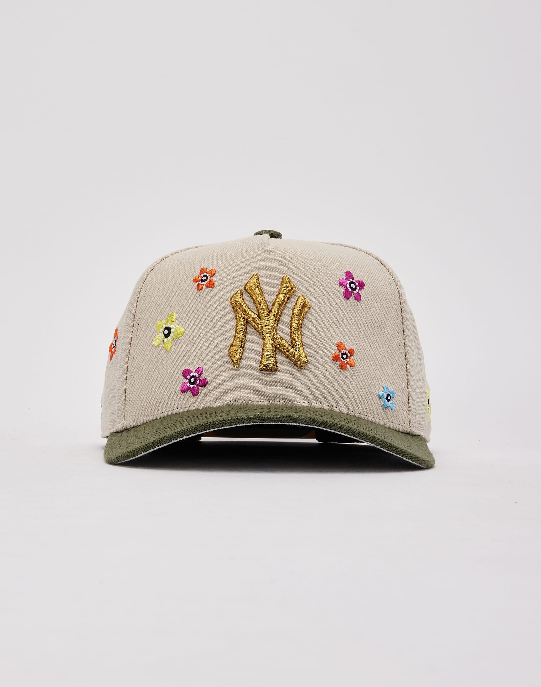 Photo of Mitchell & Ness MLB New York Yankees Flower Child Pro Pinch Snapback Hat