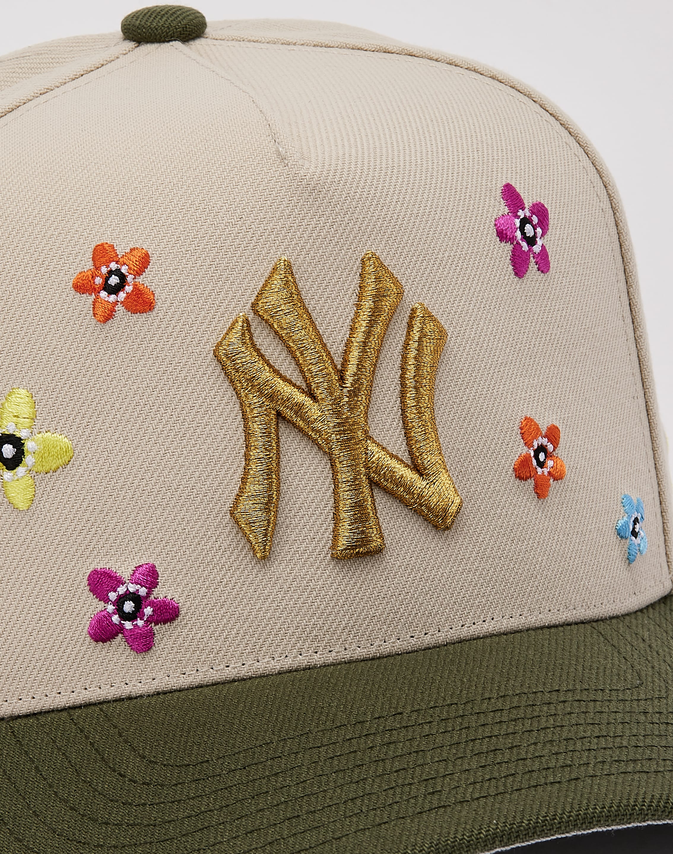 Photo of Mitchell & Ness MLB New York Yankees Flower Child Pro Pinch Snapback Hat
