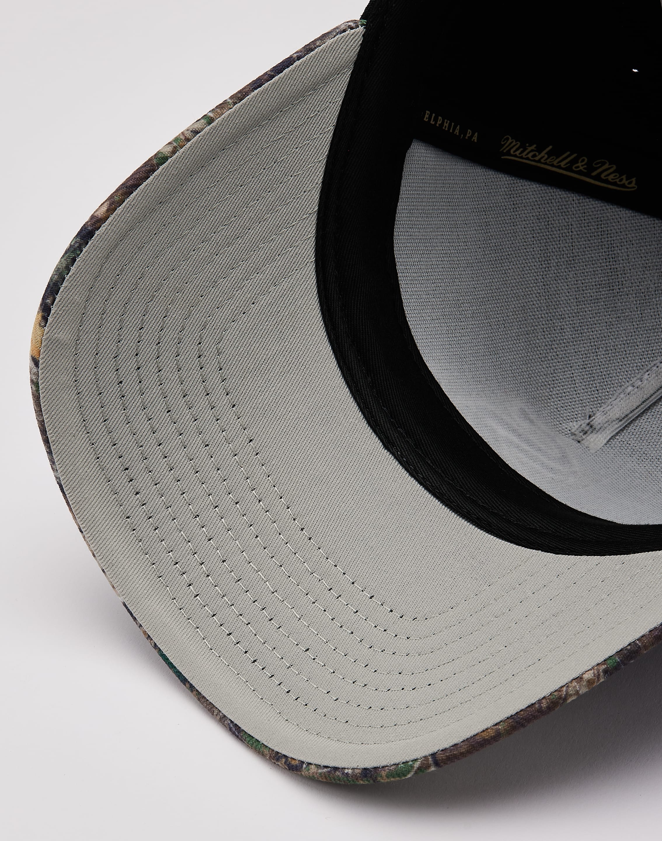 Photo of Mitchell & Ness MLB CHICAGO WHITE SOX PRO PINCH SNAPBACK HAT