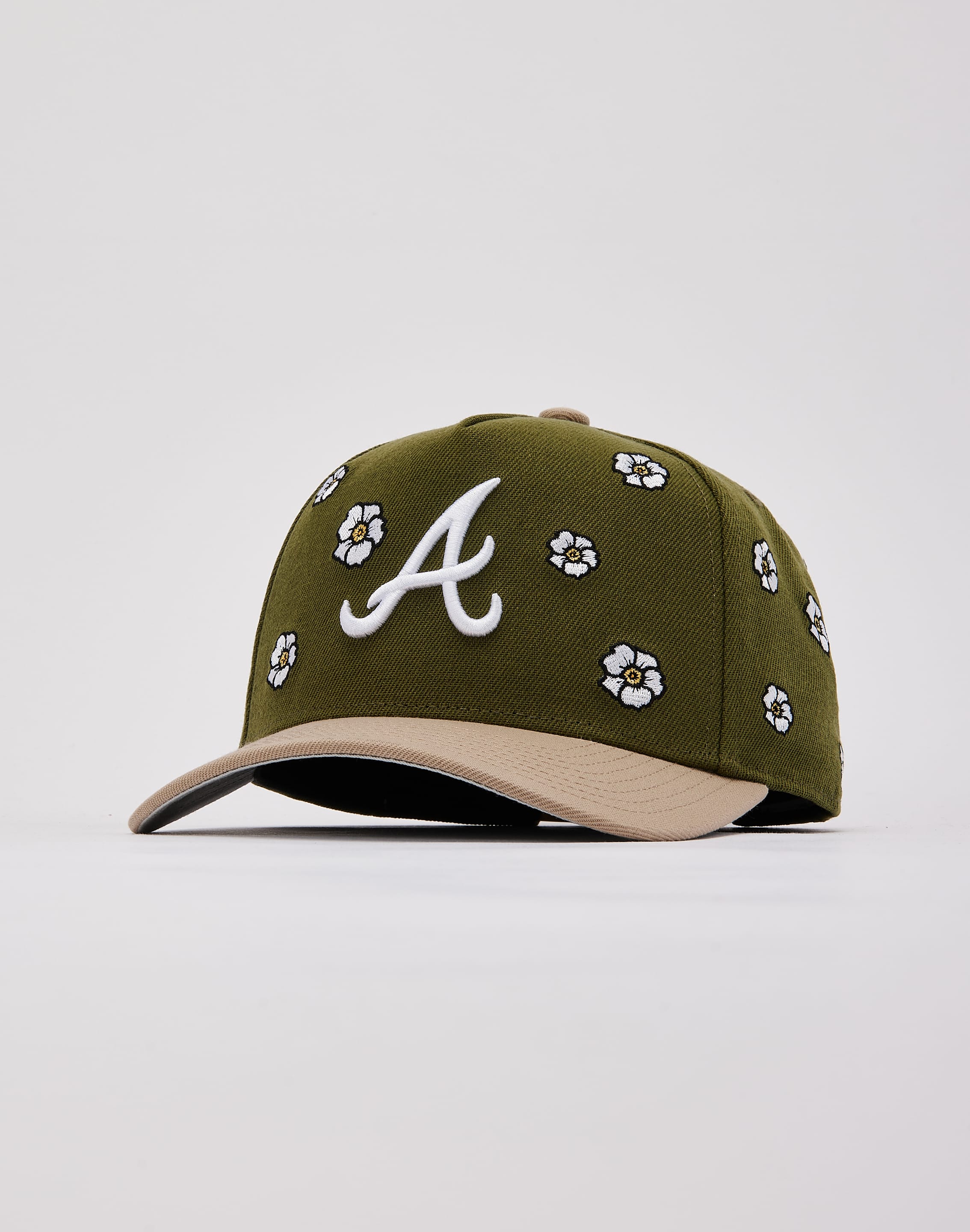 Photo of Mitchell & Ness MLB Atlanta Braves Floral Pro Pinch Snapback Hat