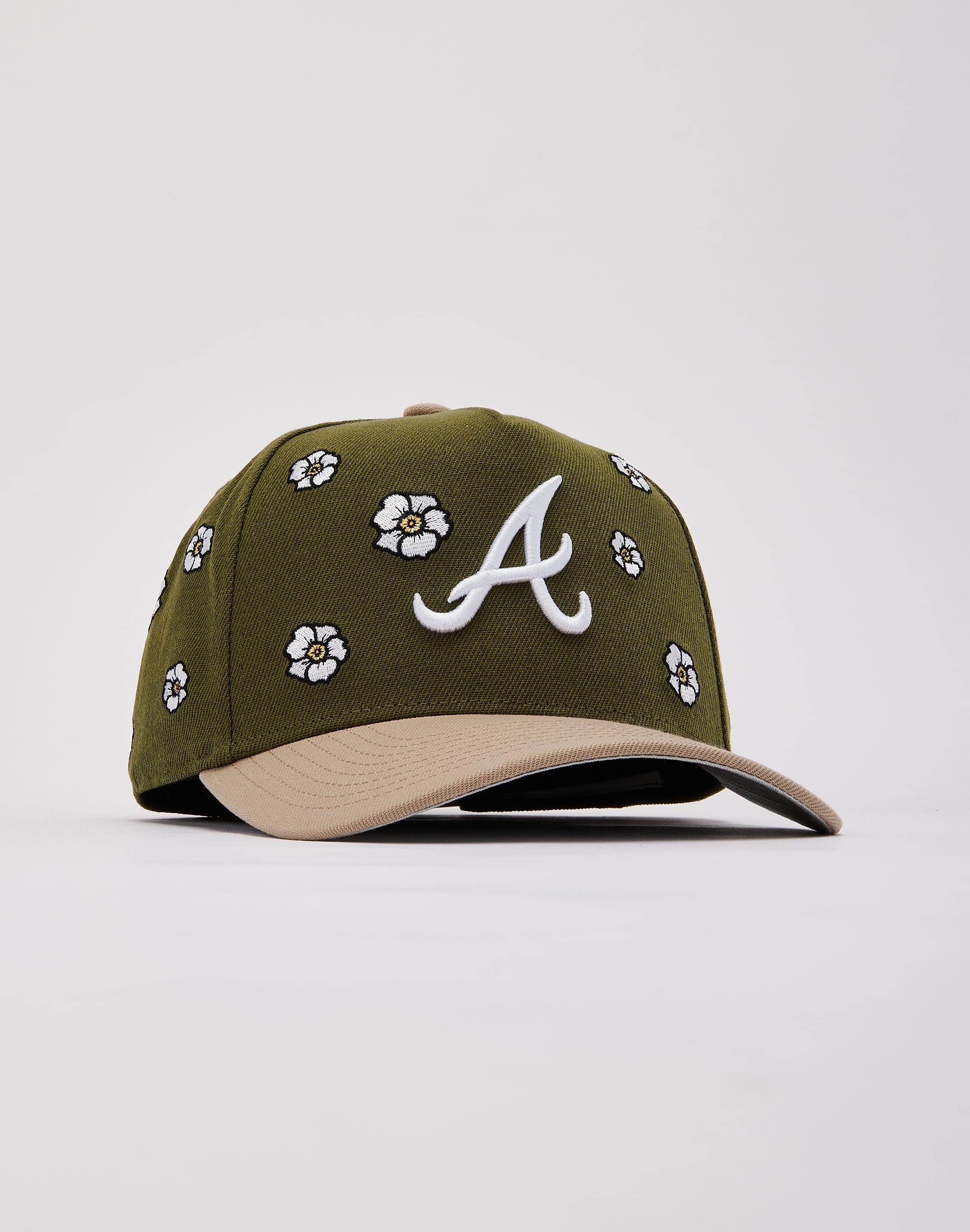 Photo of Mitchell & Ness MLB Atlanta Braves Floral Pro Pinch Snapback Hat