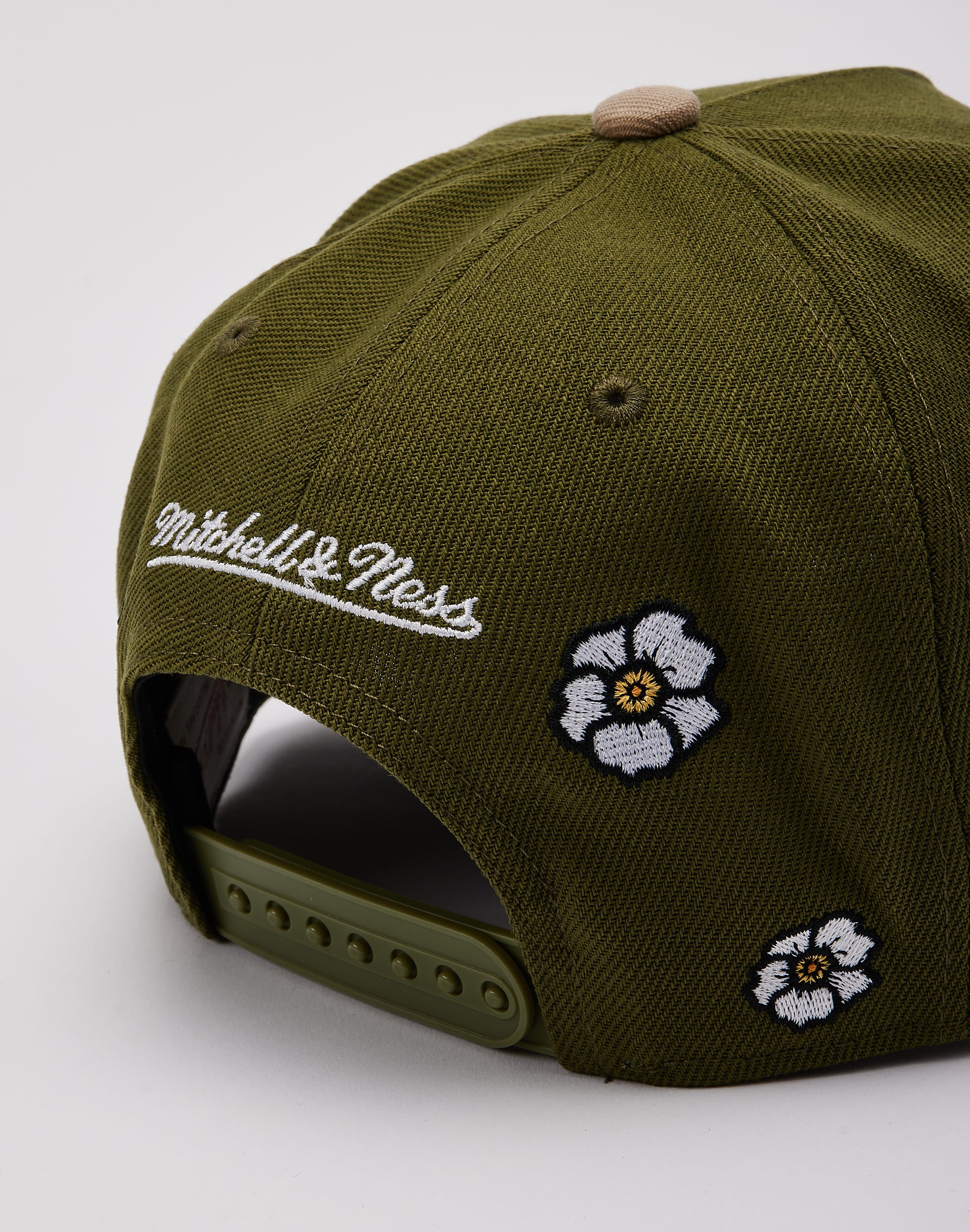Photo of Mitchell & Ness MLB Atlanta Braves Floral Pro Pinch Snapback Hat