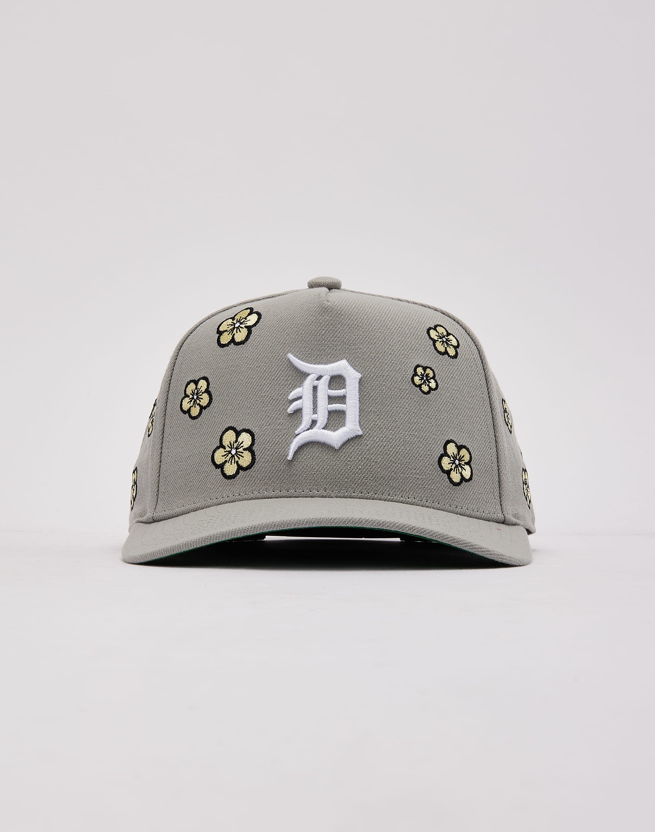 Photo of Mitchell & Ness MLB Detroit Tigers Flowers Pro Pinch Snapback Hat