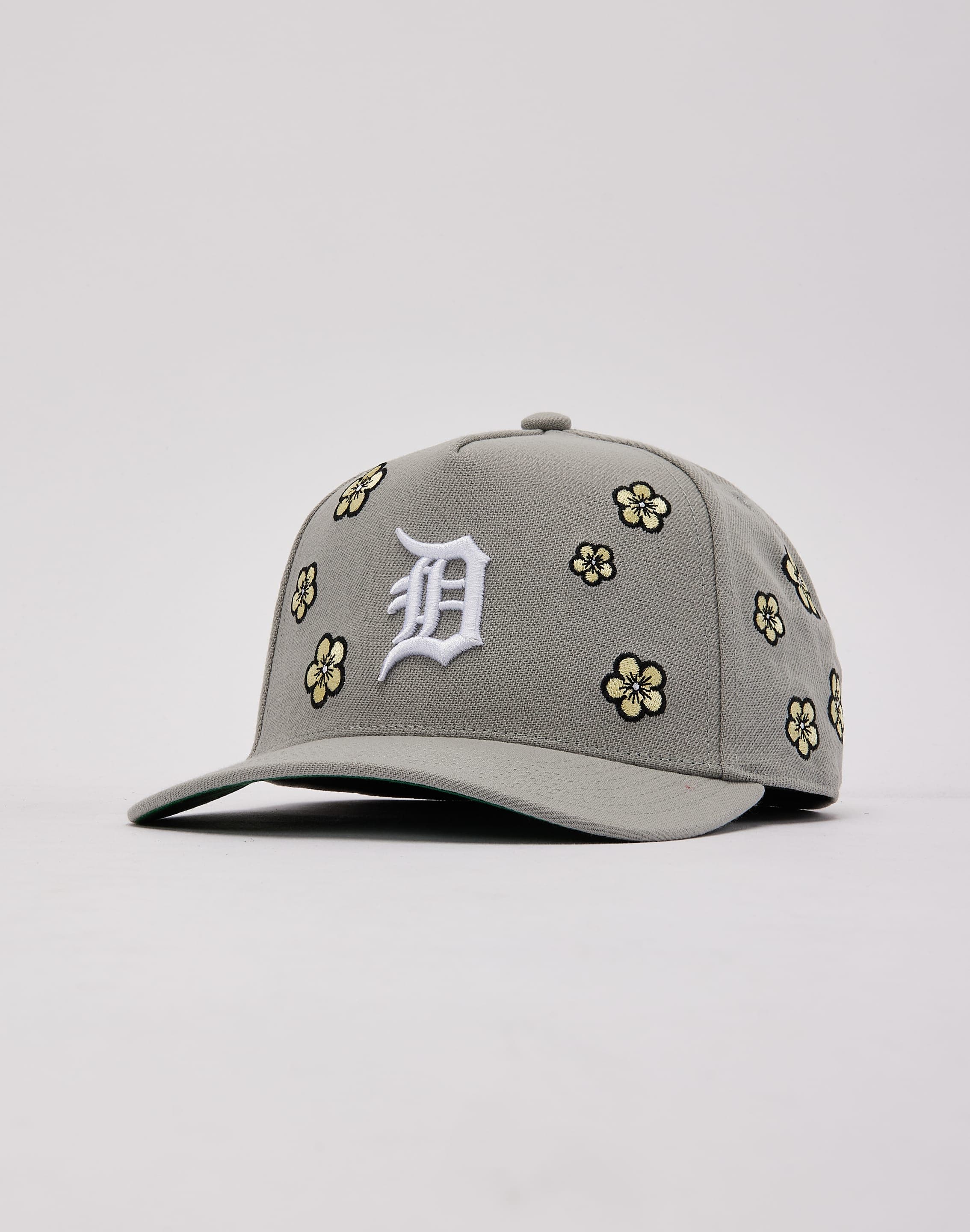Photo of Mitchell & Ness MLB Detroit Tigers Flowers Pro Pinch Snapback Hat