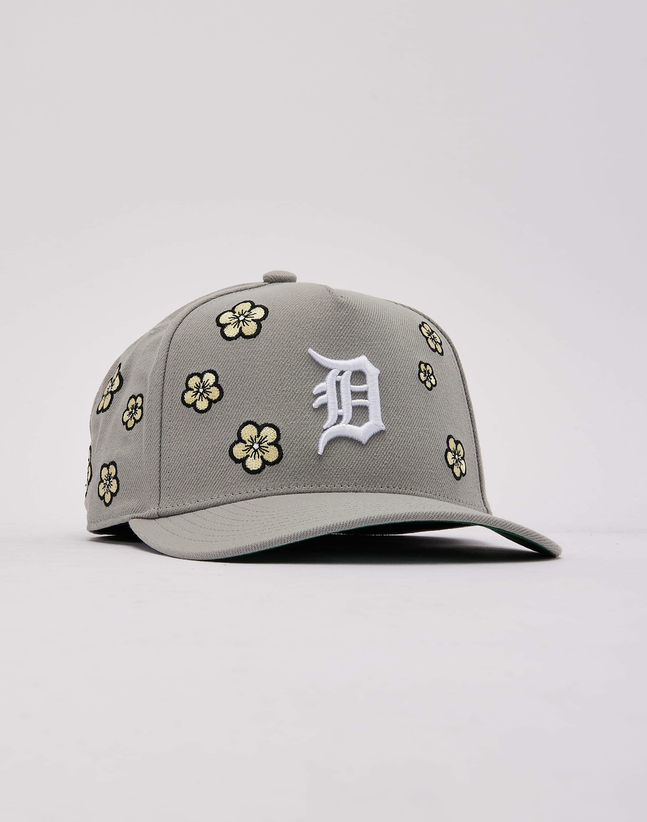 Photo of Mitchell & Ness MLB Detroit Tigers Flowers Pro Pinch Snapback Hat