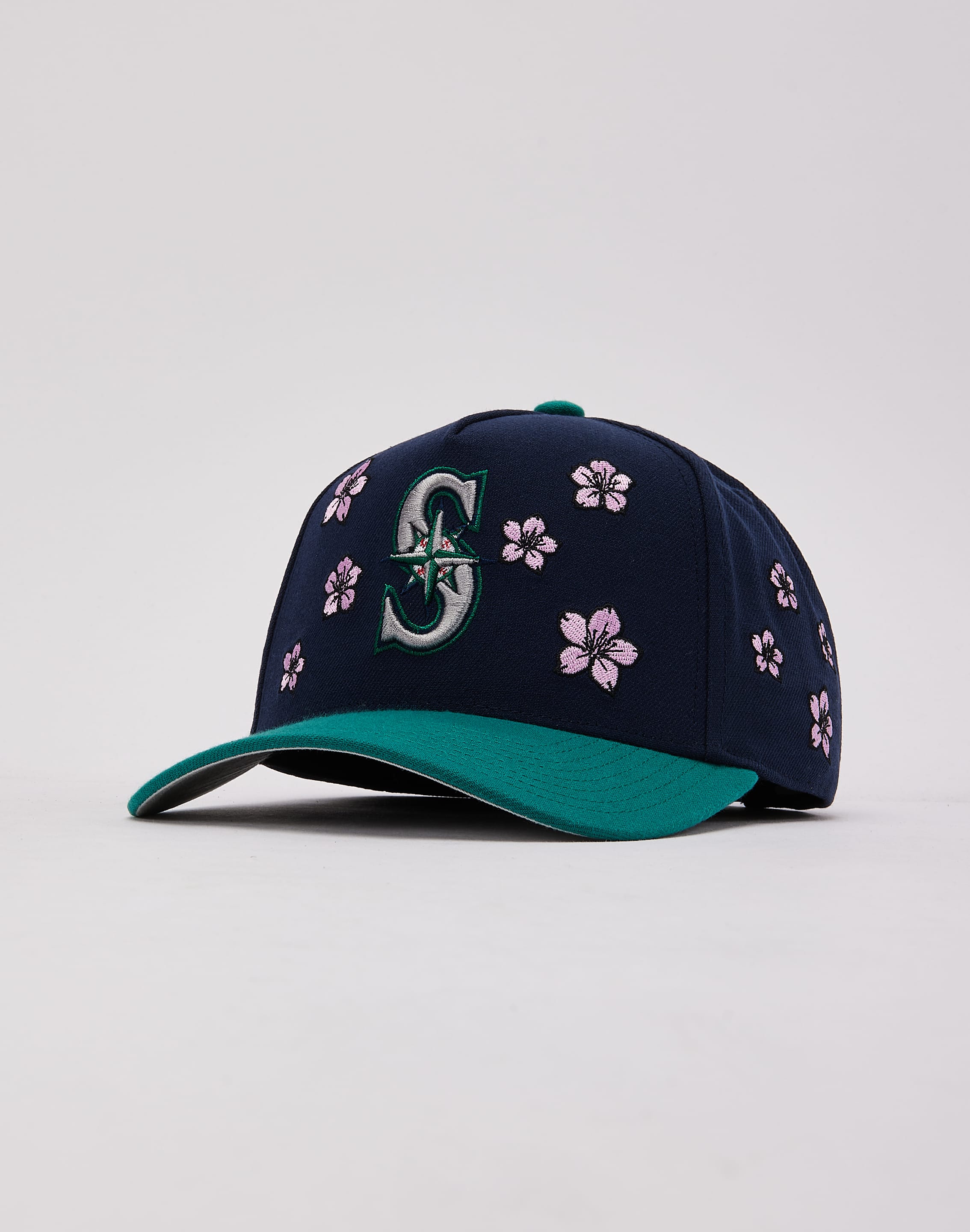 Photo of Mitchell & Ness MLB Seattle Mariners Flowers Pro Pinch Snapback Hat