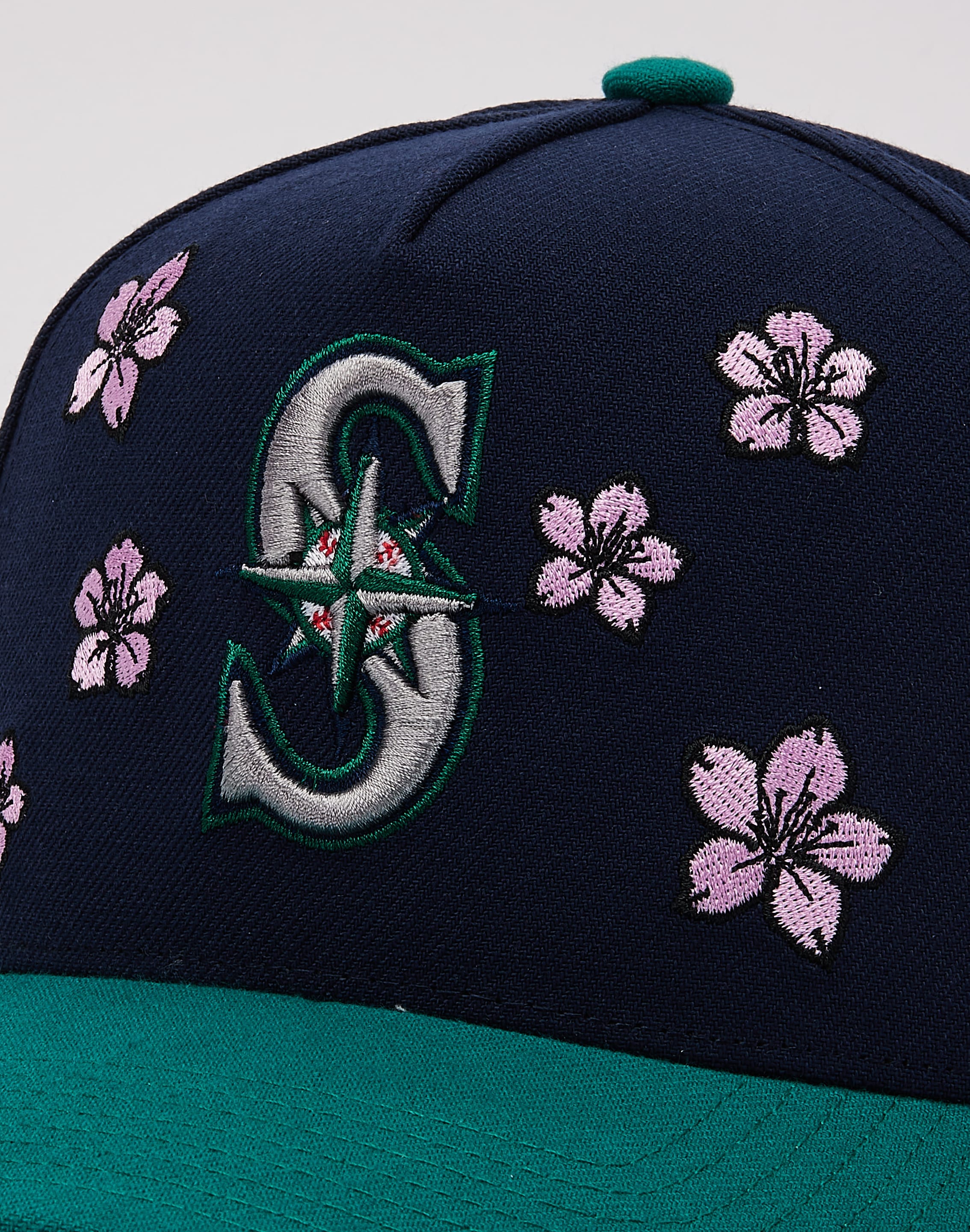 Photo of Mitchell & Ness MLB Seattle Mariners Flowers Pro Pinch Snapback Hat