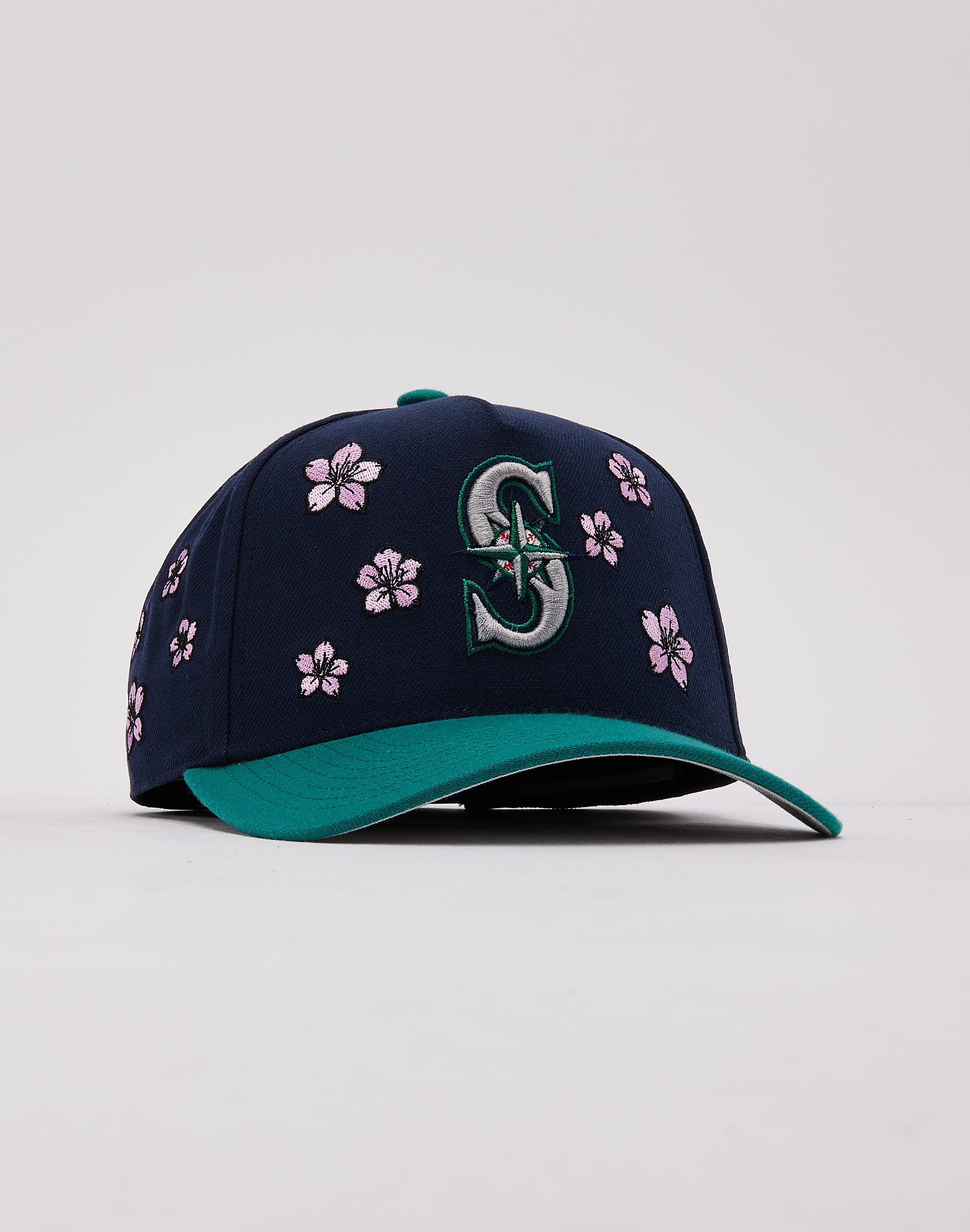 Photo of Mitchell & Ness MLB Seattle Mariners Flowers Pro Pinch Snapback Hat