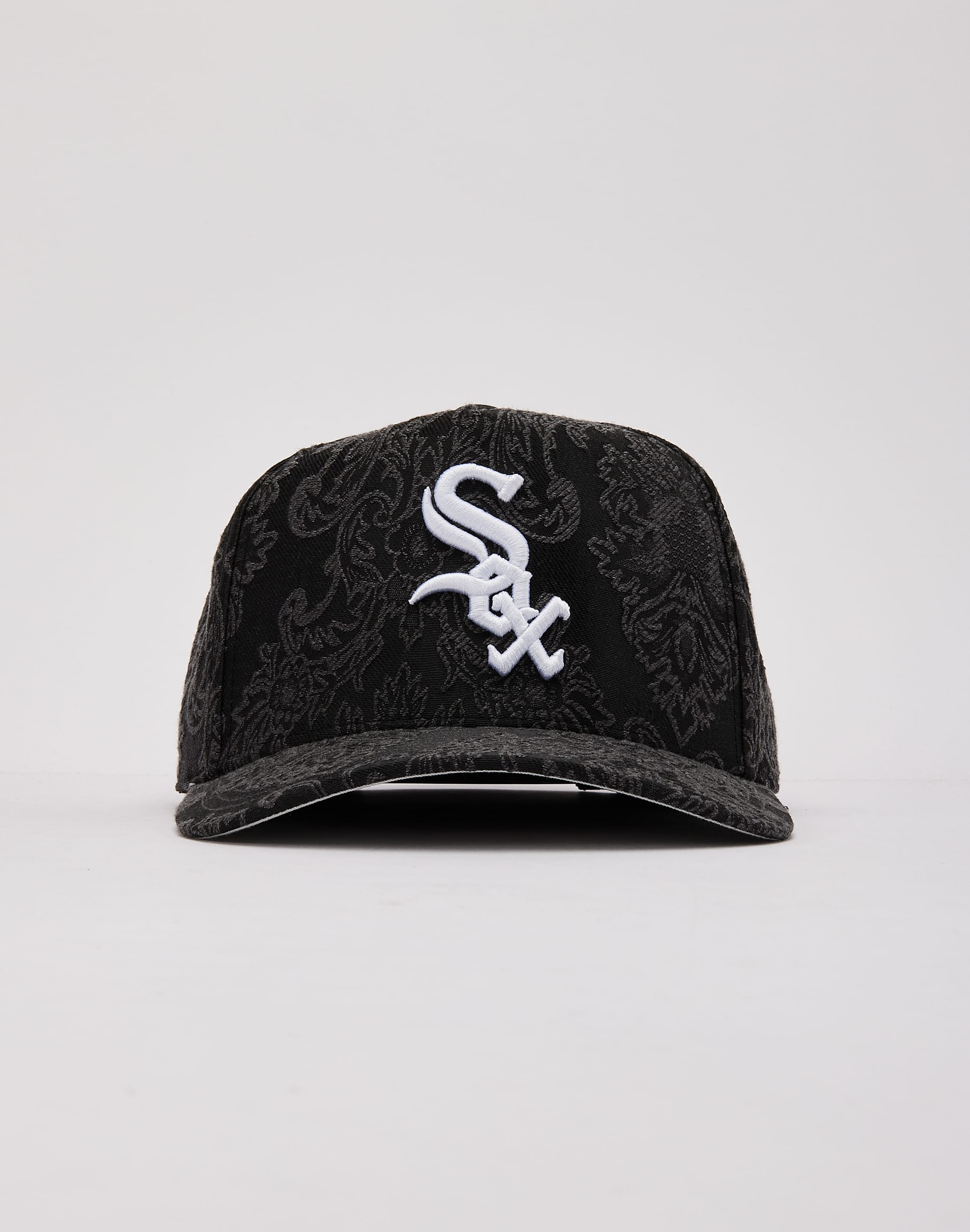 Photo of Mitchell & Ness MLB Chicago White Sox Tapestry Pro Pinch Snapback Hat