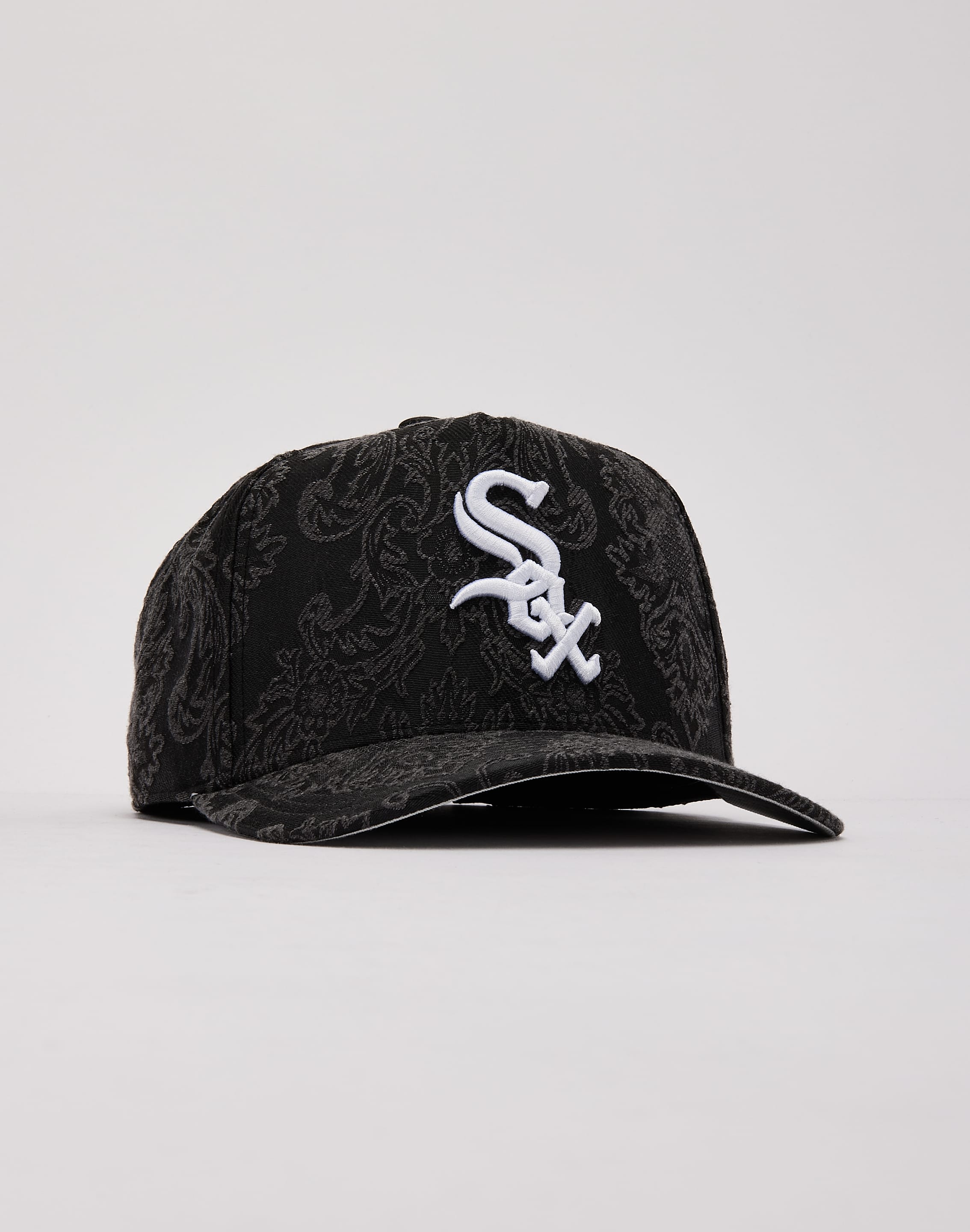 Photo of Mitchell & Ness MLB Chicago White Sox Tapestry Pro Pinch Snapback Hat