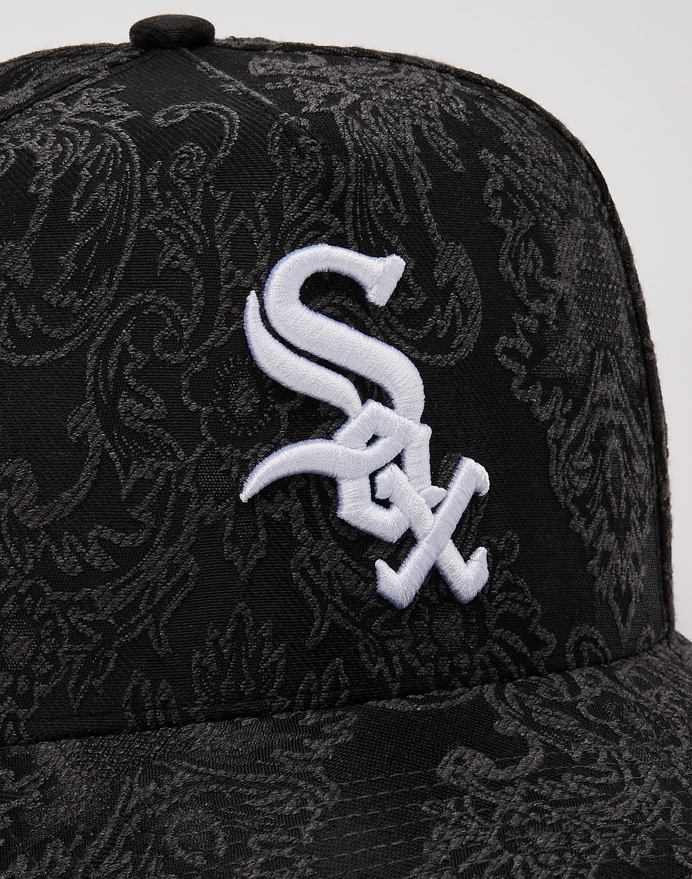 Photo of Mitchell & Ness MLB Chicago White Sox Tapestry Pro Pinch Snapback Hat