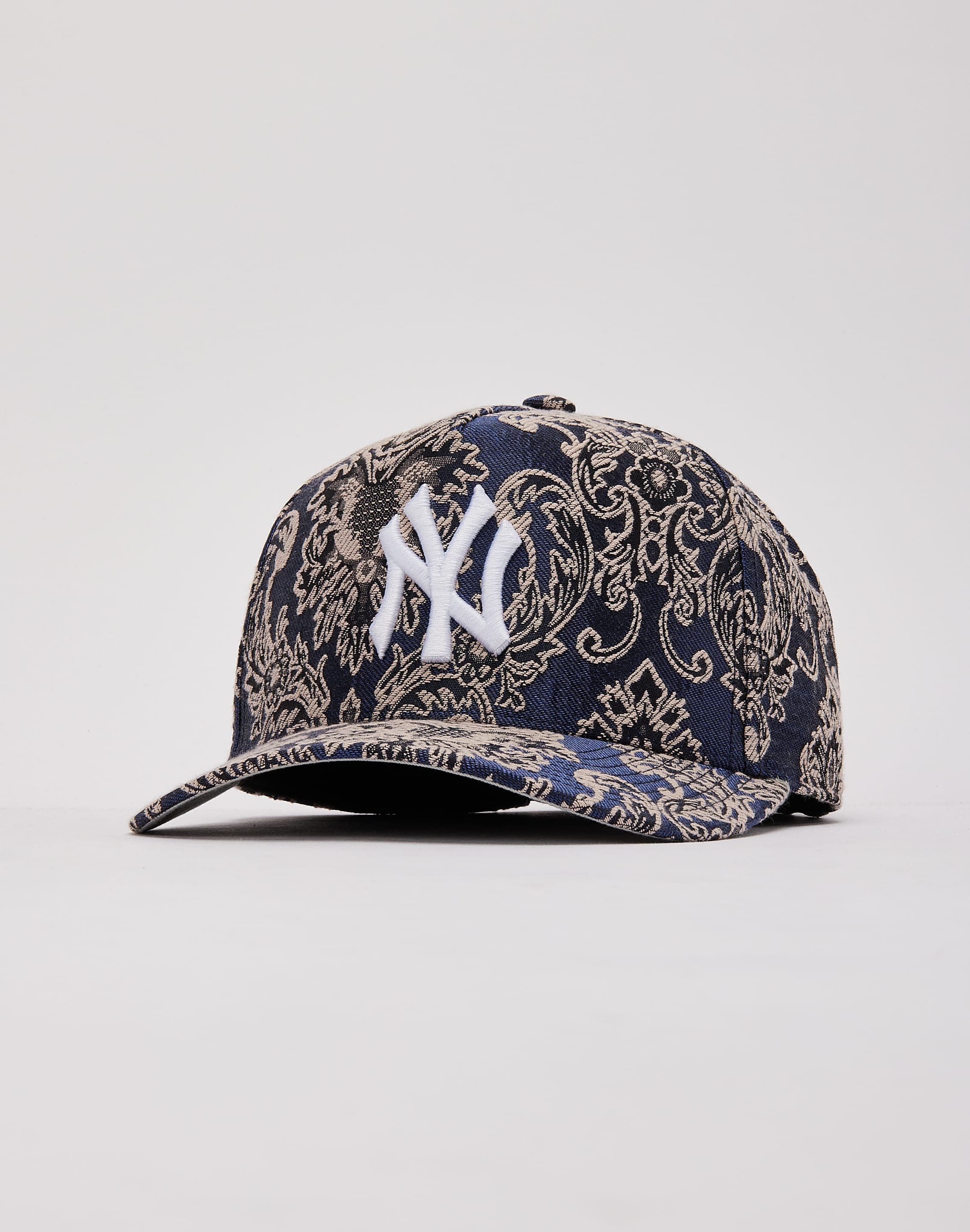 Photo of Mitchell & Ness MLB New York Yankees Tapestry Pro Pinch Snapback Hat