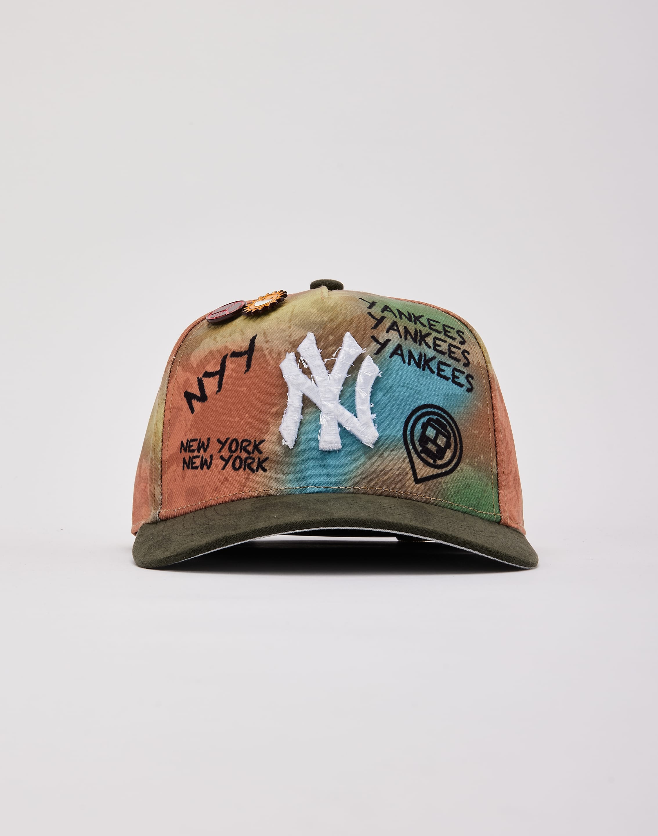 Photo of Mitchell & Ness MLB New York Yankees Grunge Pro Pinch Snapback Hat