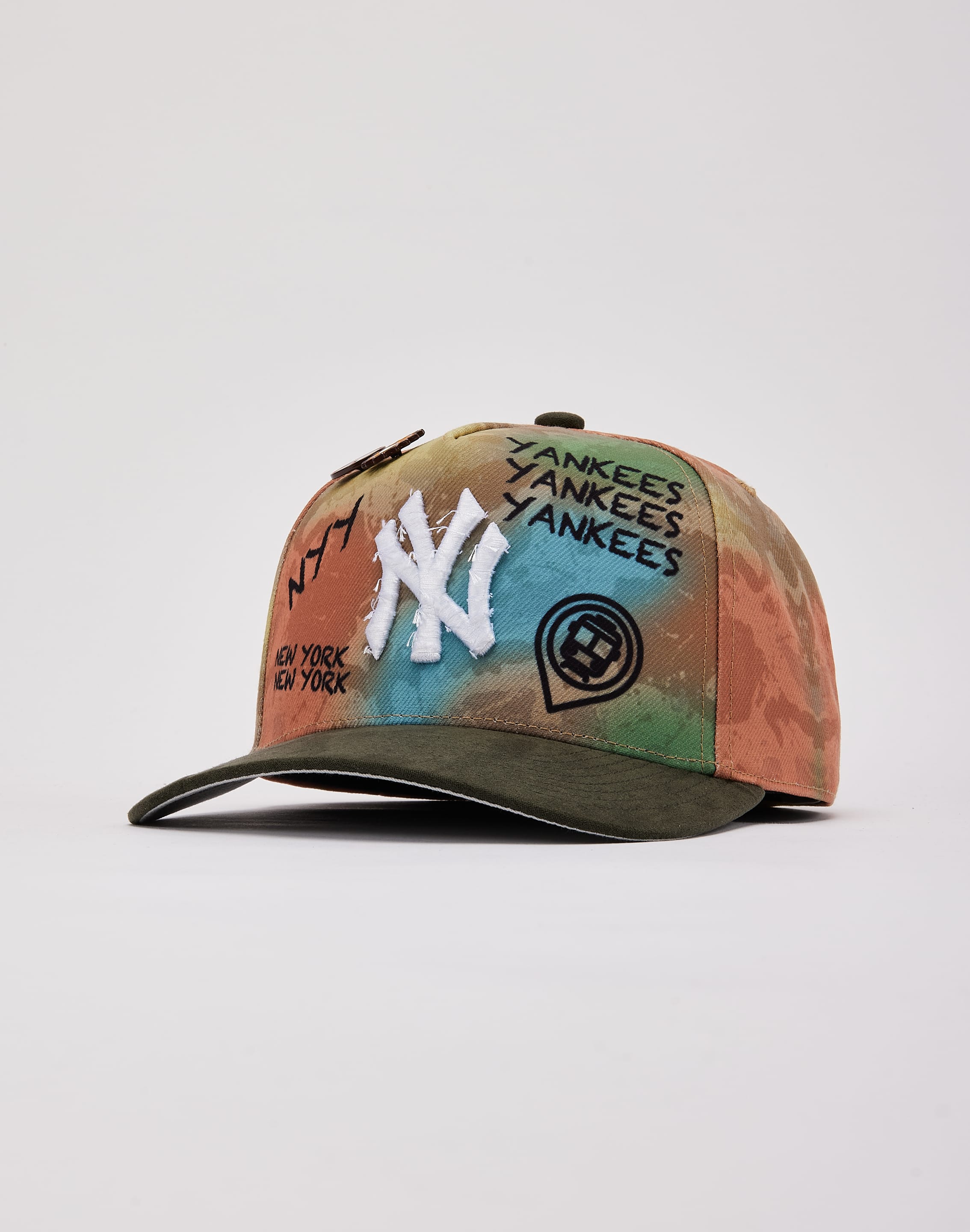 Photo of Mitchell & Ness MLB New York Yankees Grunge Pro Pinch Snapback Hat