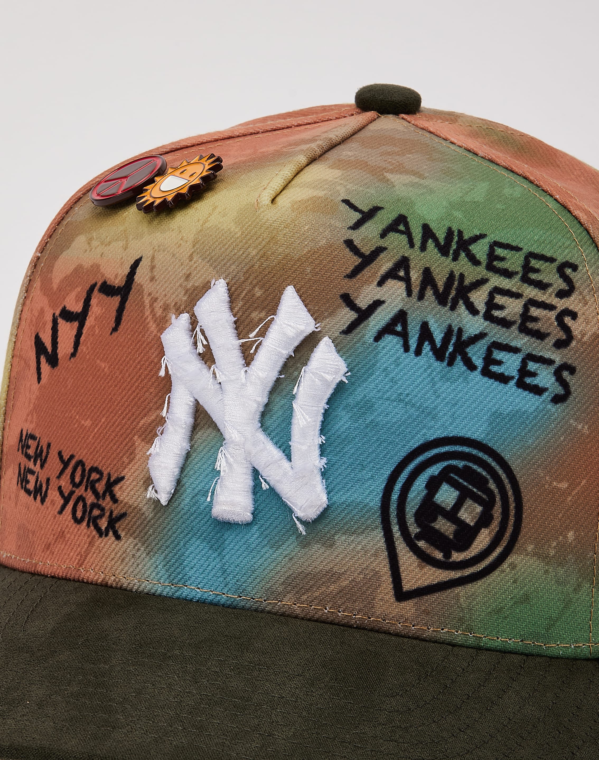 Photo of Mitchell & Ness MLB New York Yankees Grunge Pro Pinch Snapback Hat