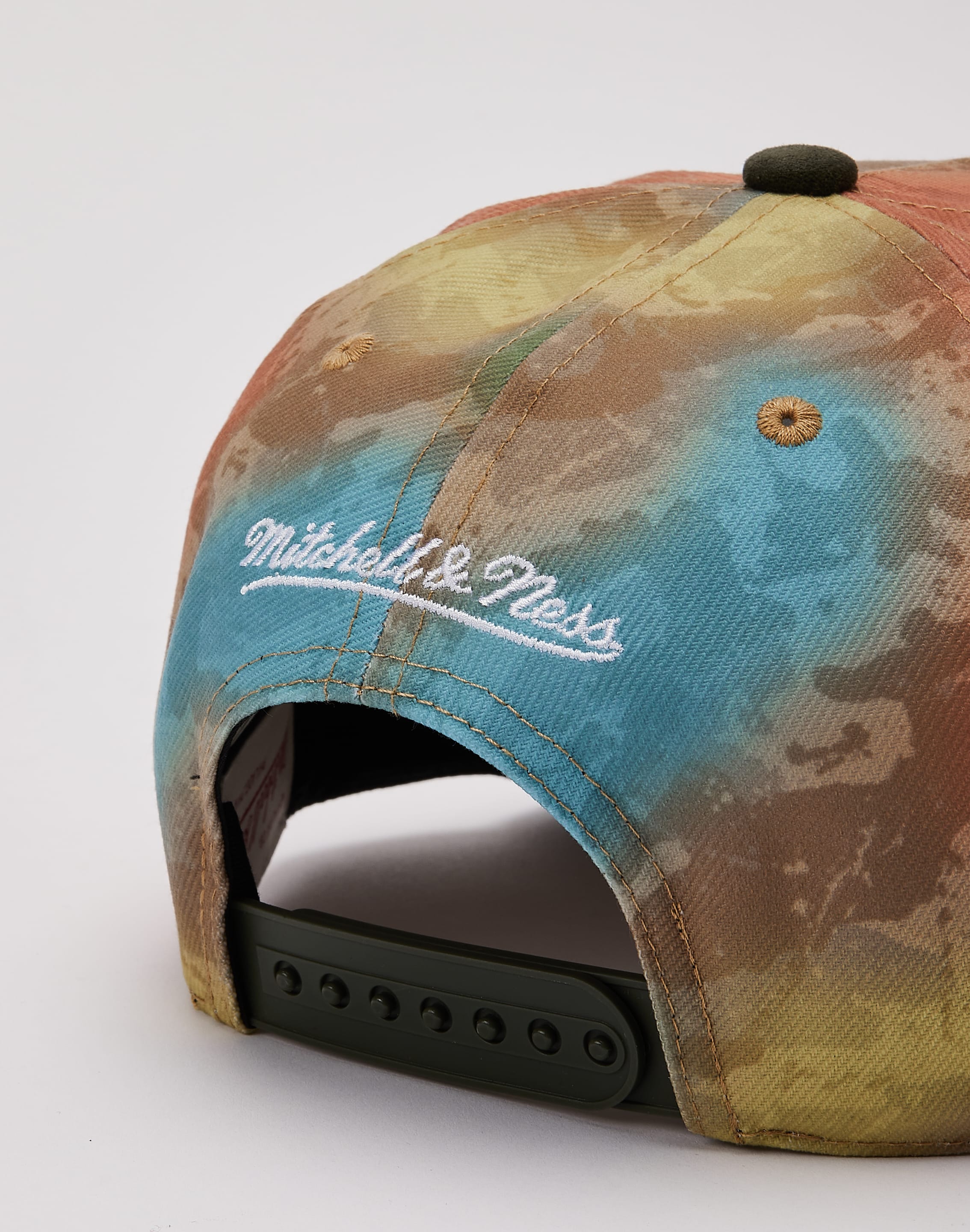 Photo of Mitchell & Ness MLB New York Yankees Grunge Pro Pinch Snapback Hat