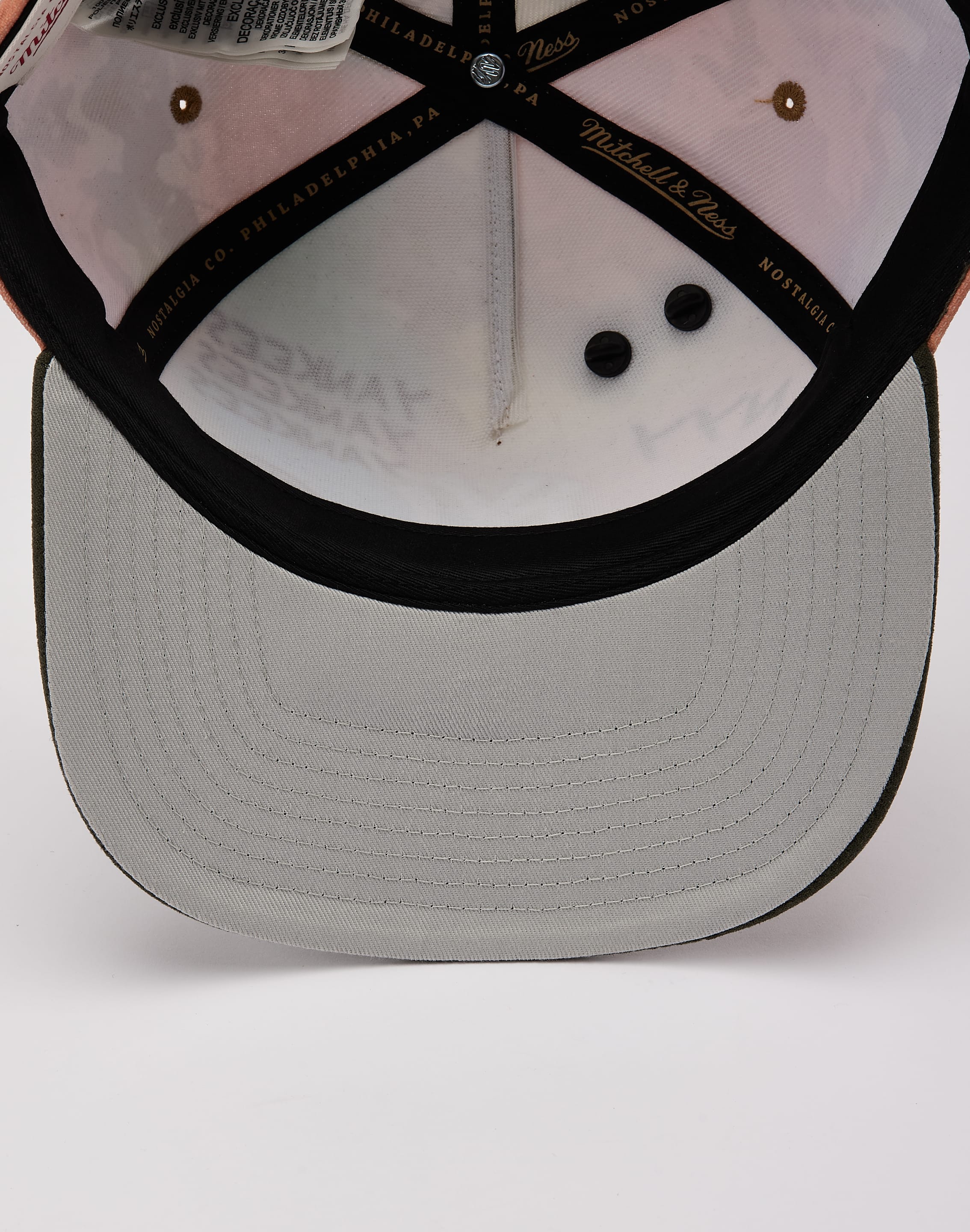 Photo of Mitchell & Ness MLB New York Yankees Grunge Pro Pinch Snapback Hat