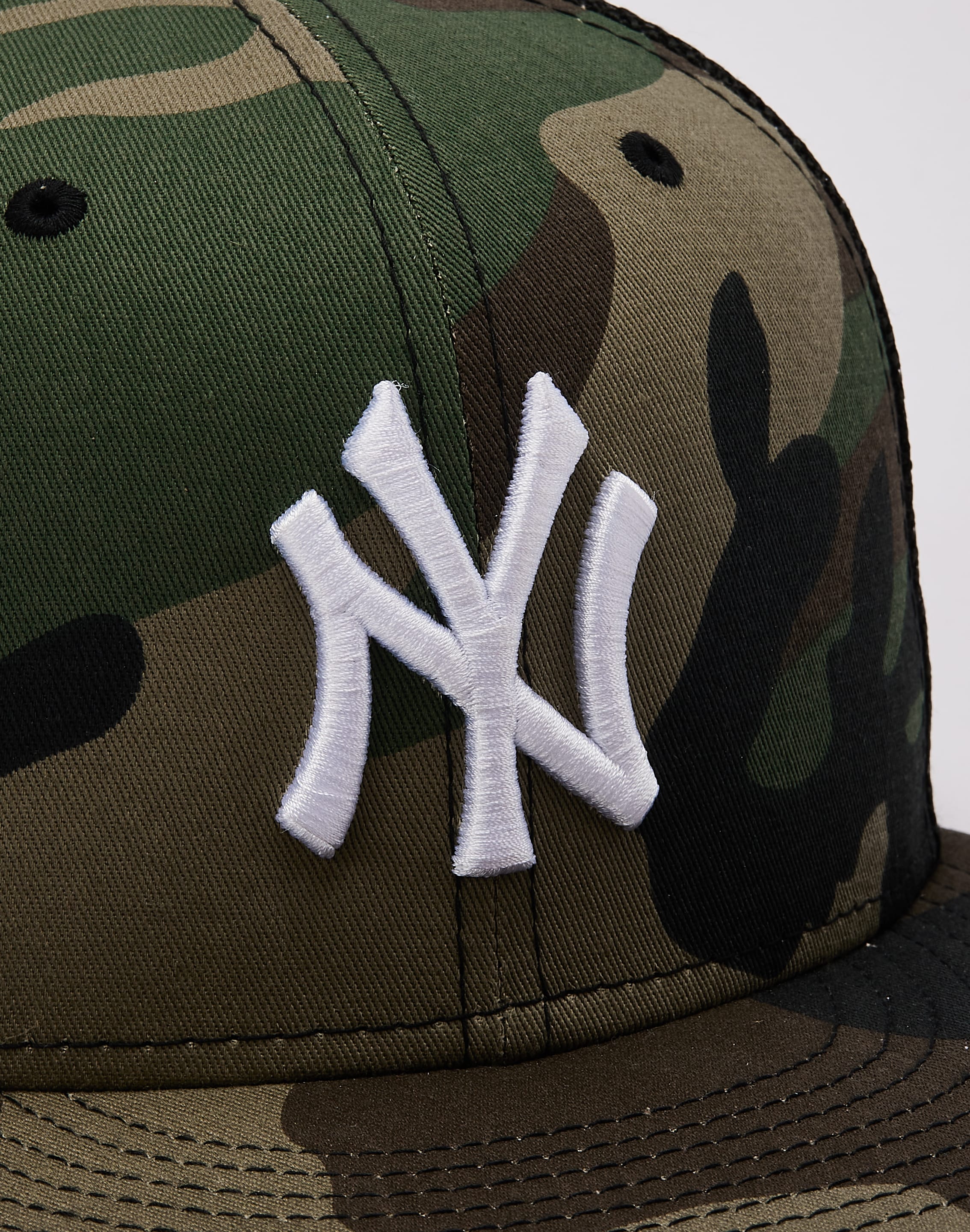 New Era MLB New York Yankees Woodland Camo 9Fifty Trucker Hat