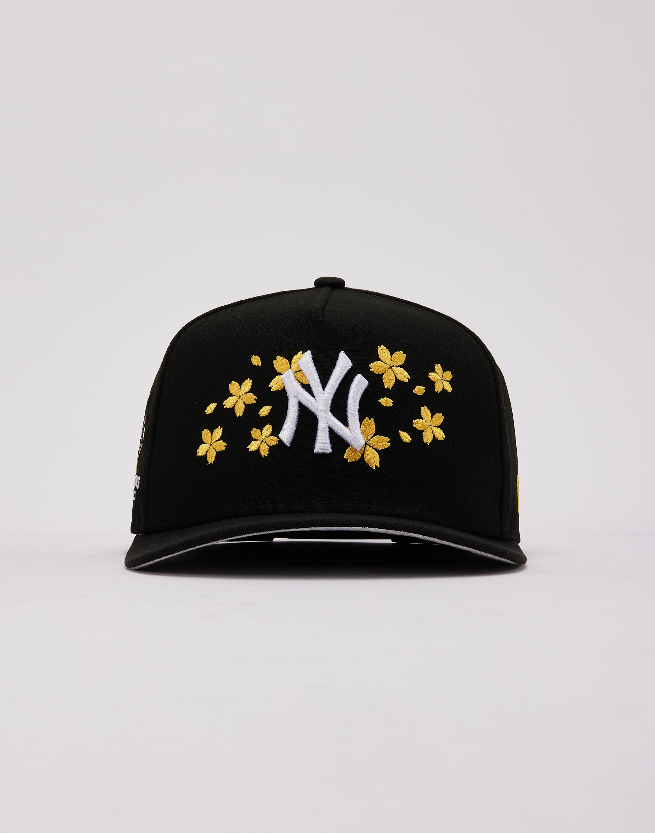Photo of New Era  New York Yankees Cherry Blossom 9FORTY A-Frame Snapback Hat