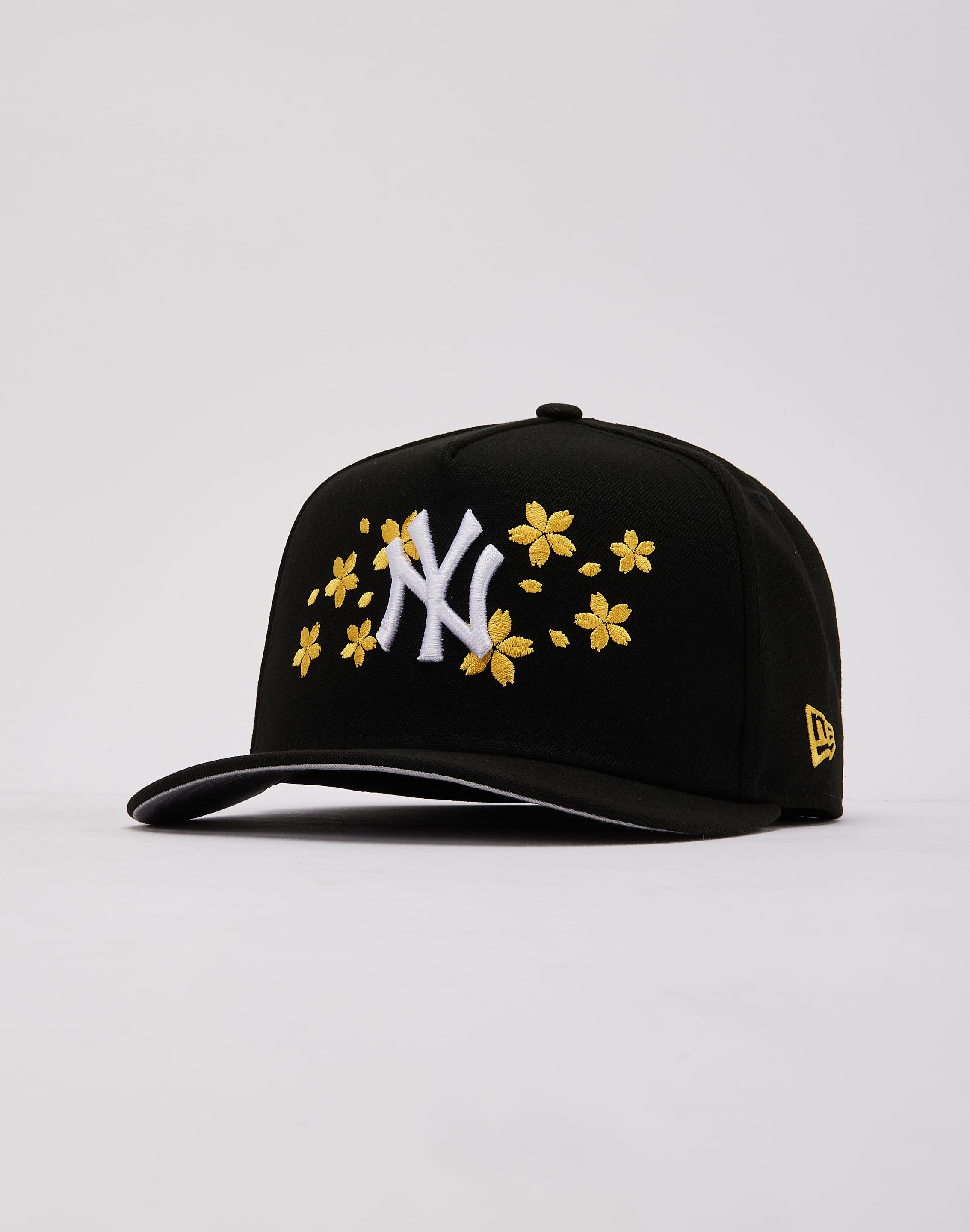Photo of New Era  New York Yankees Cherry Blossom 9FORTY A-Frame Snapback Hat