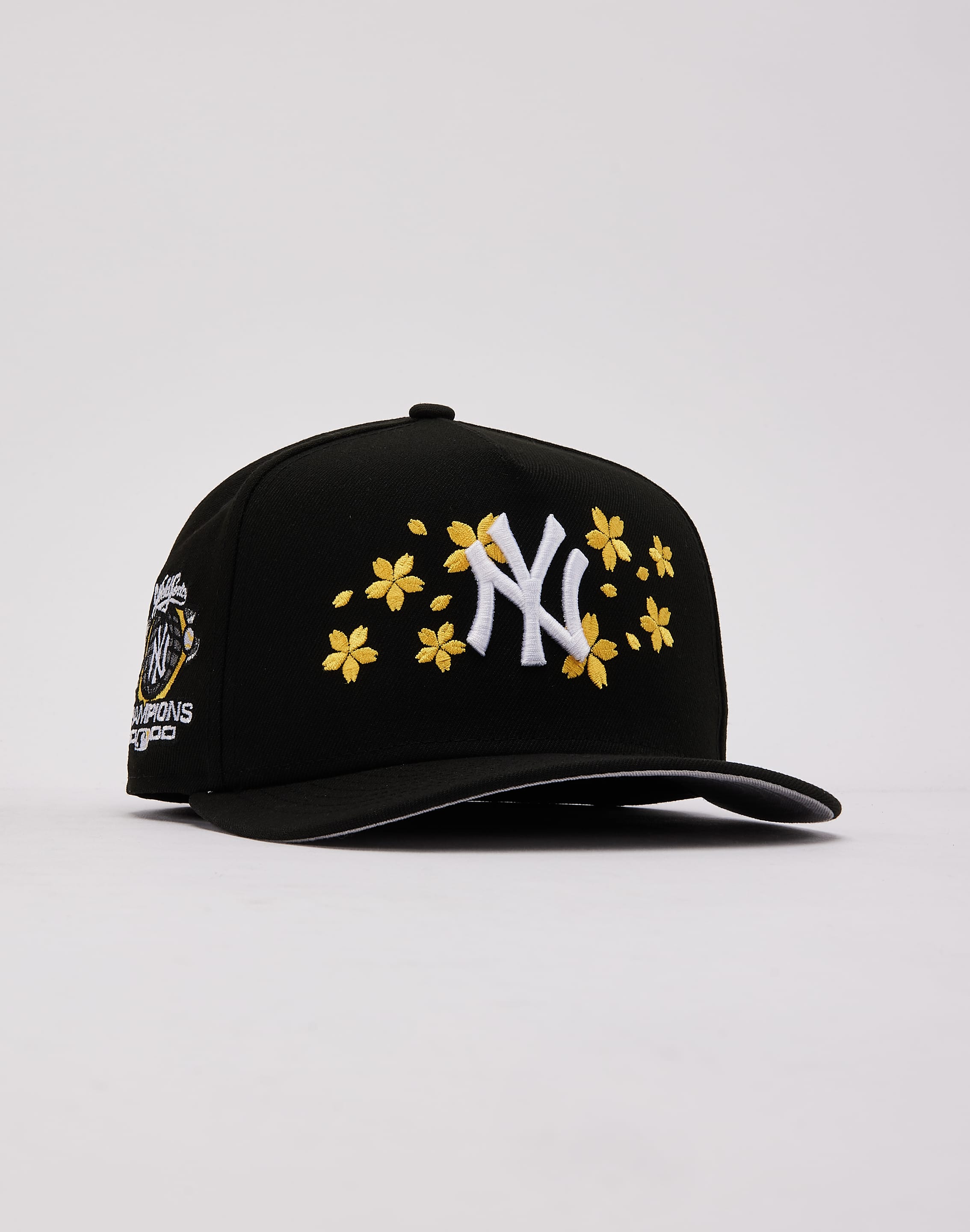 Photo of New Era  New York Yankees Cherry Blossom 9FORTY A-Frame Snapback Hat