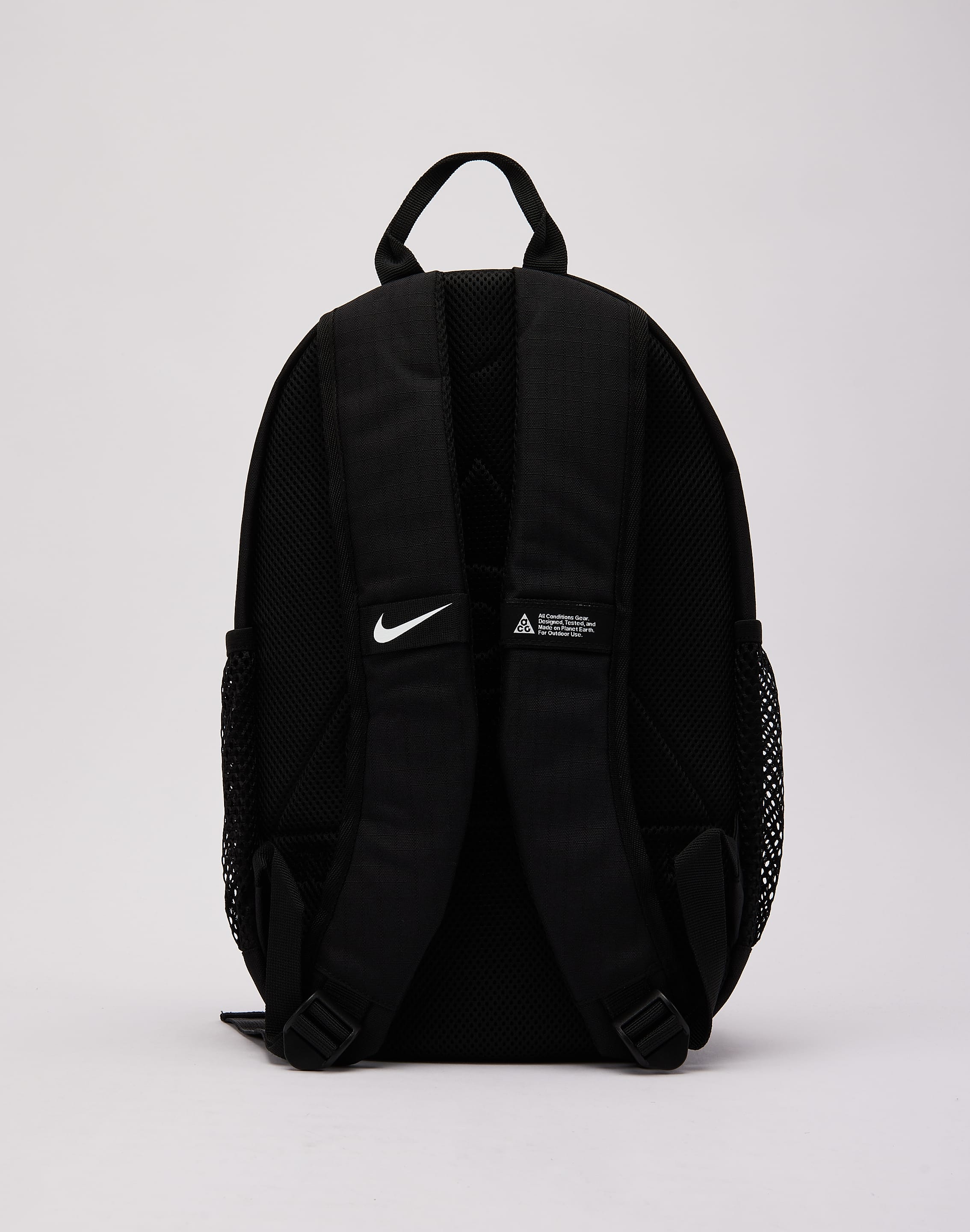 nike acg daypack backpack Aysen Day Pack 32 L White Photon Dust DV4054-100 : Sports & Outdoors An essential for your outdoor adventures Nike ACG Aysen Day Pack