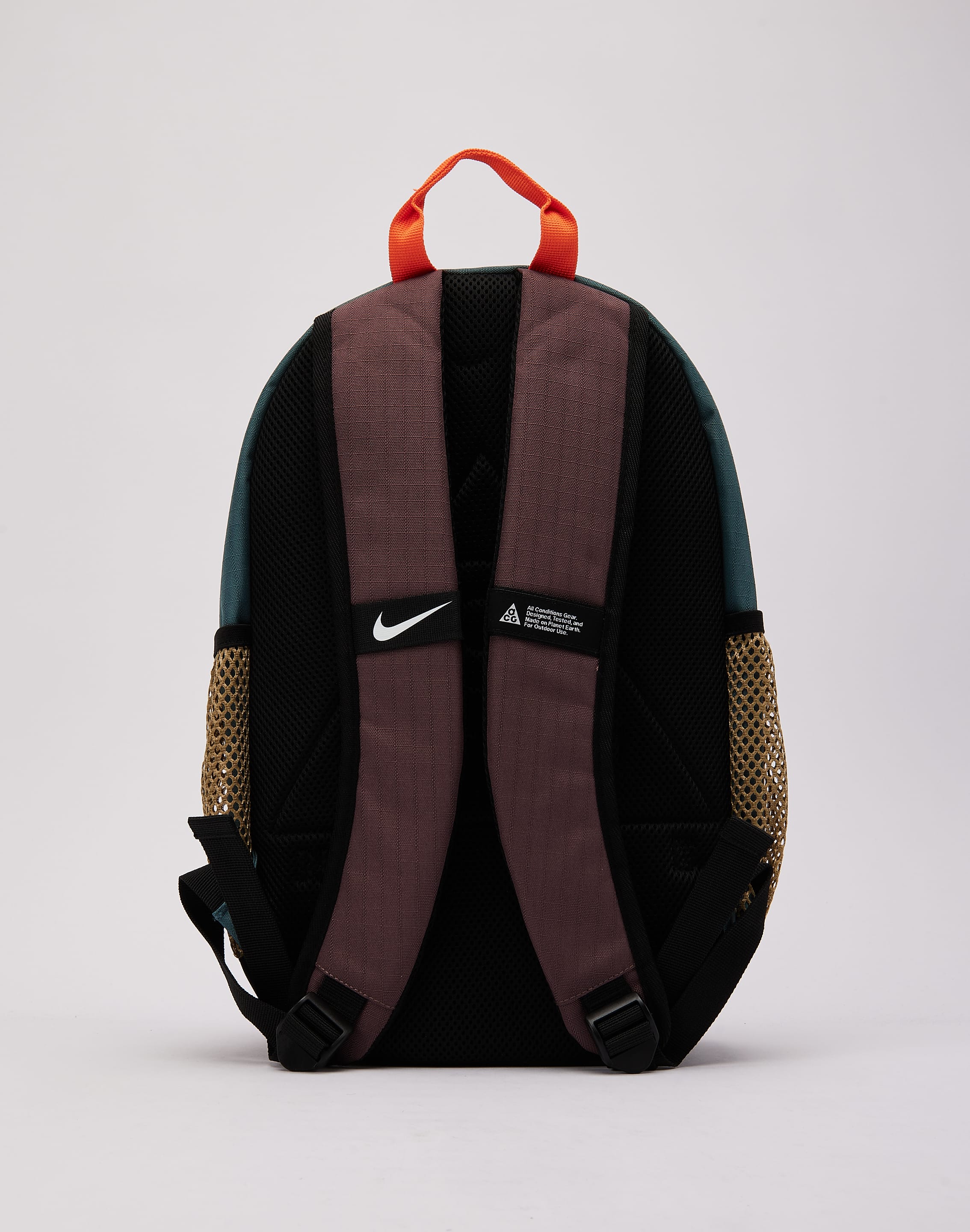 nike acg daypack backpack Aysen Day Pack 32 L White Photon Dust DV4054-100 : Sports & Outdoors An essential for your outdoor adventures Nike ACG Aysen Day Pack