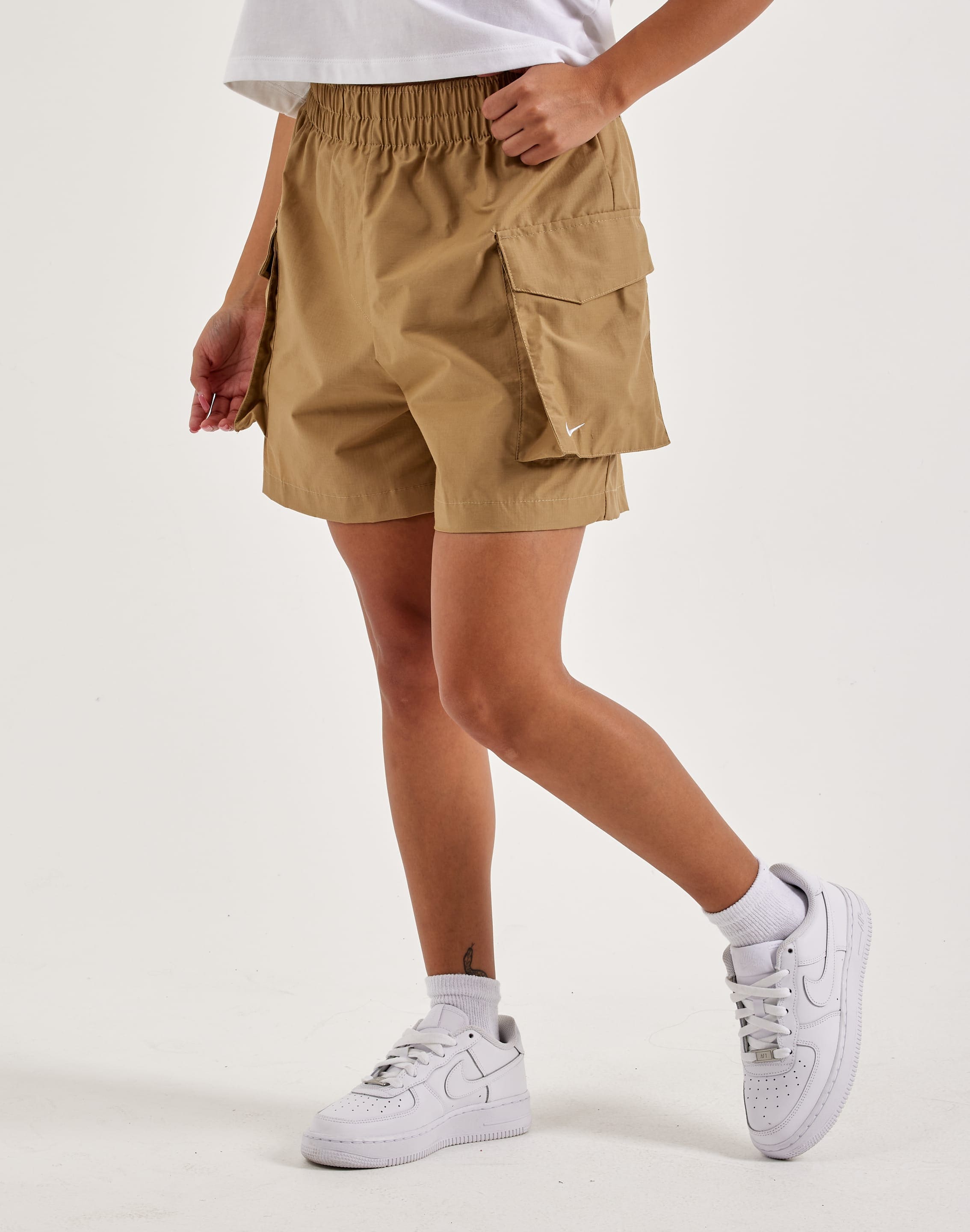 Nike Essential Woven High-Waisted Cargo Shorts – DTLR