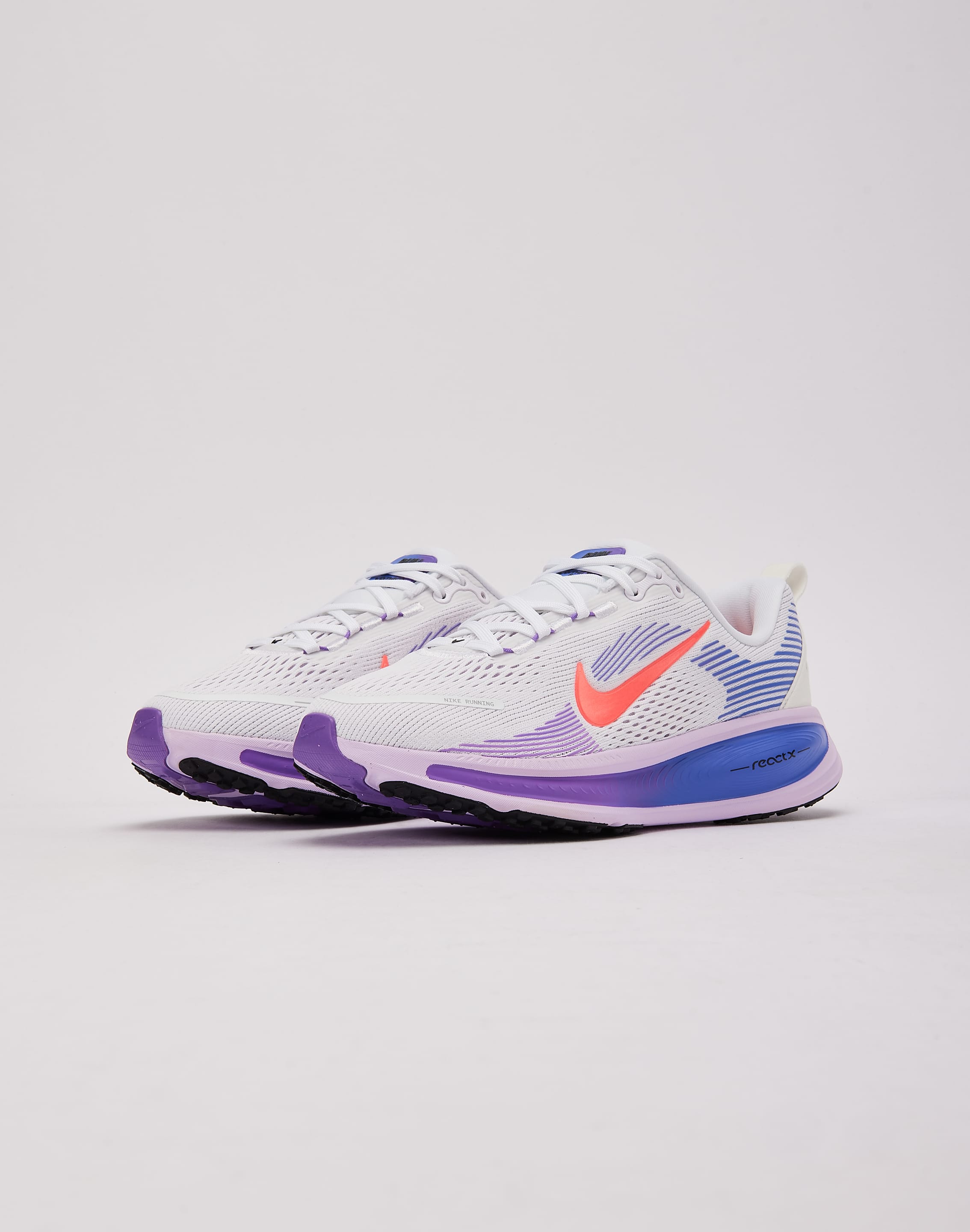 Photo of Nike Vomero 18 Grade-School