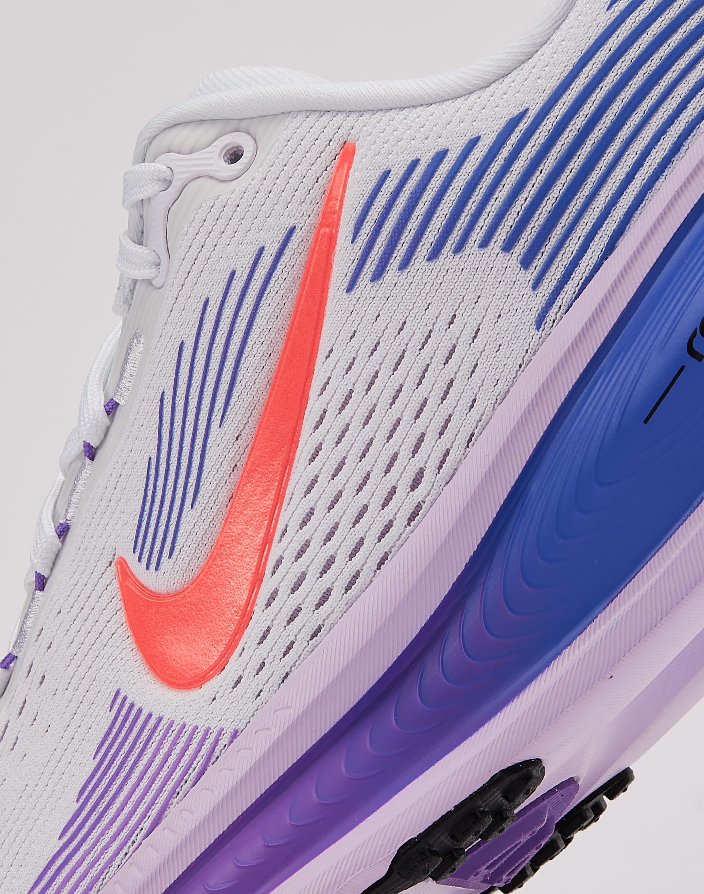 Nike Vomero 18 Grade-School – DTLR