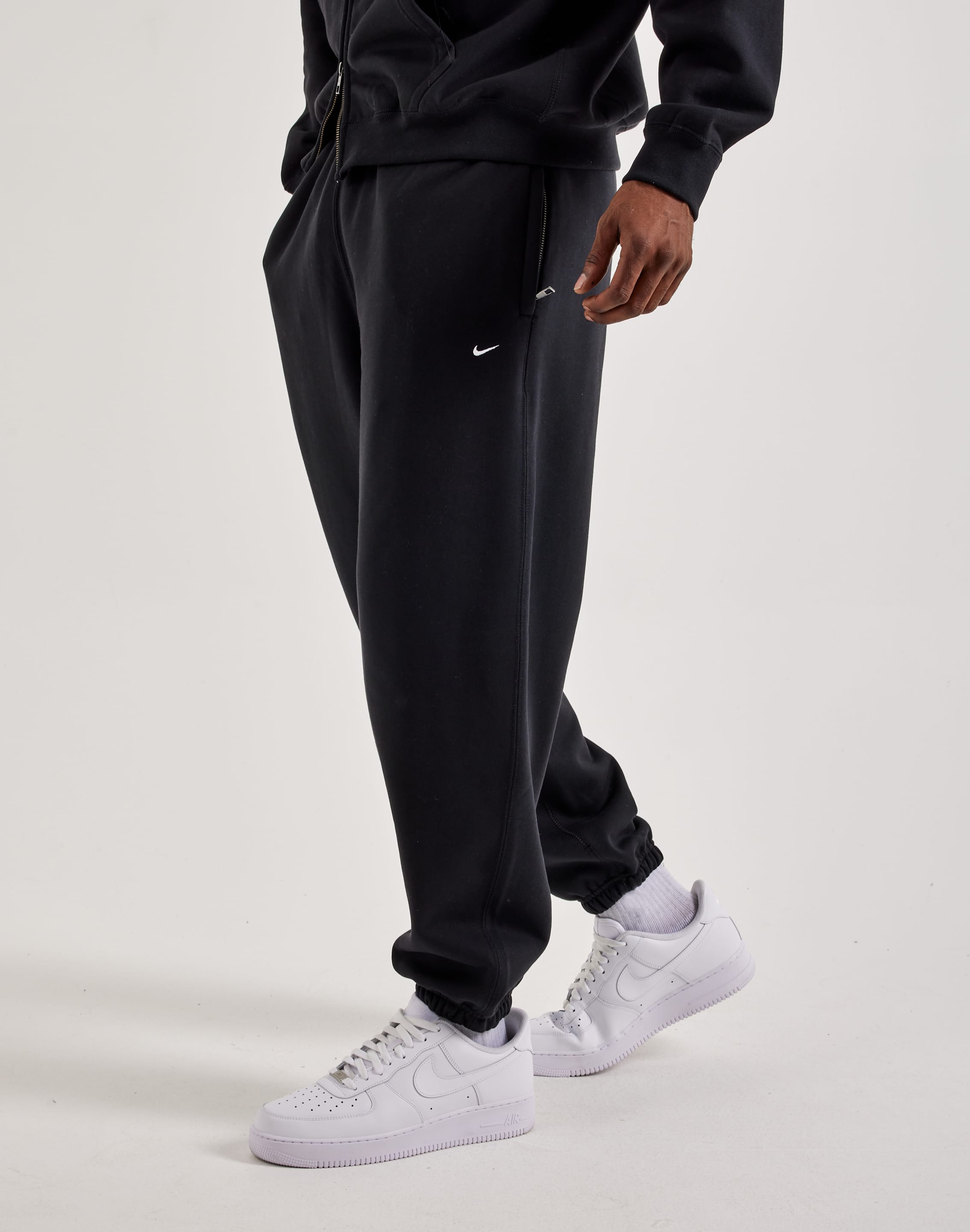 Nike Men's Jogger Pants Nike Straight Leg Sweats Nike Solo Swoosh
