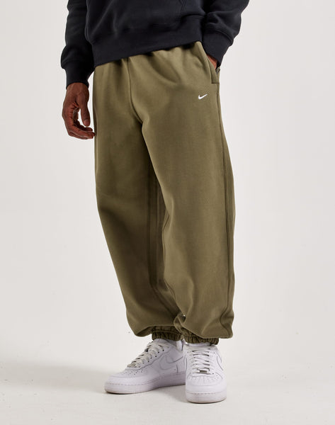 Nike Solo Swoosh Fleece Pants – DTLR