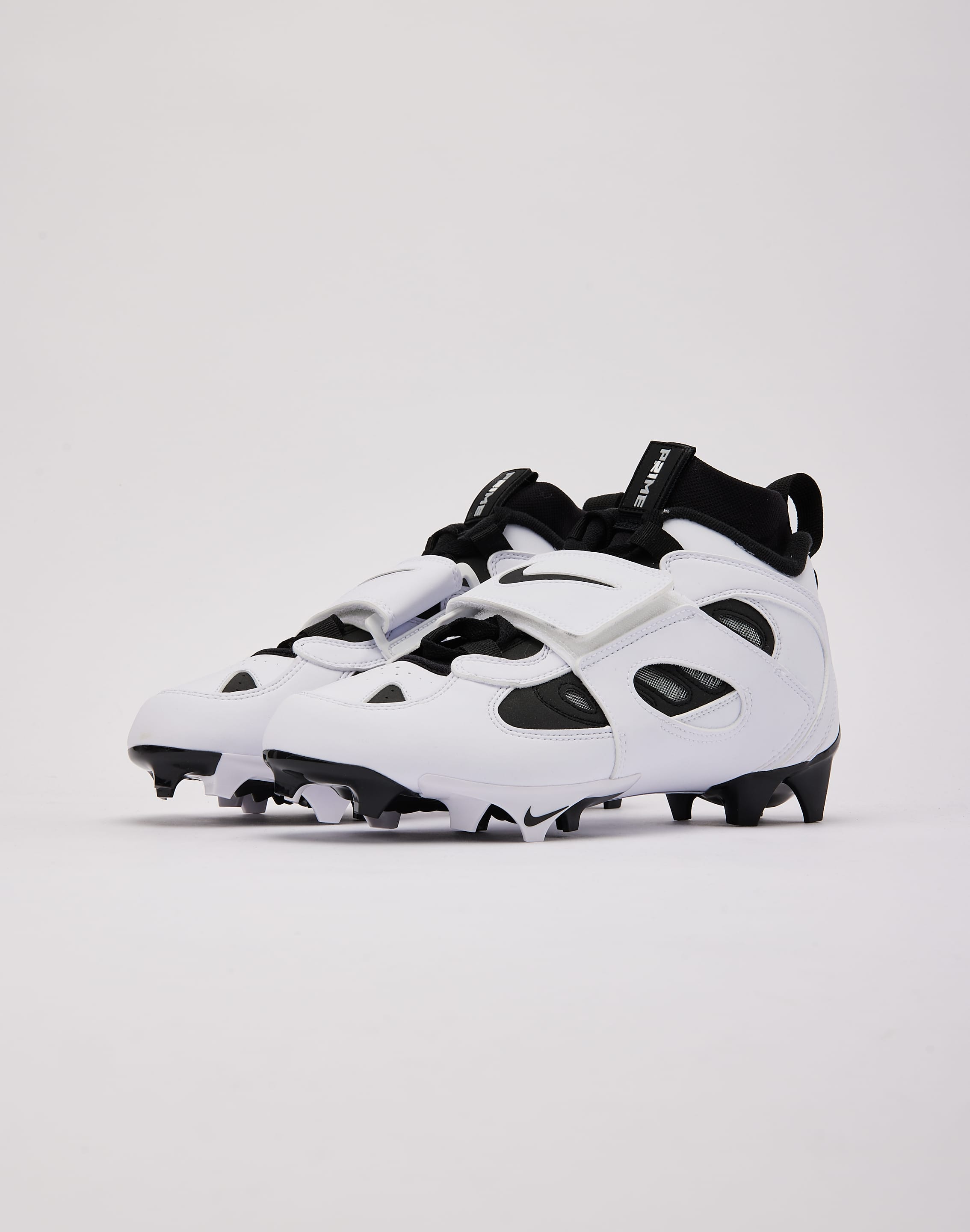 Photo of Nike Diamond Turf 2 Football Cleats
