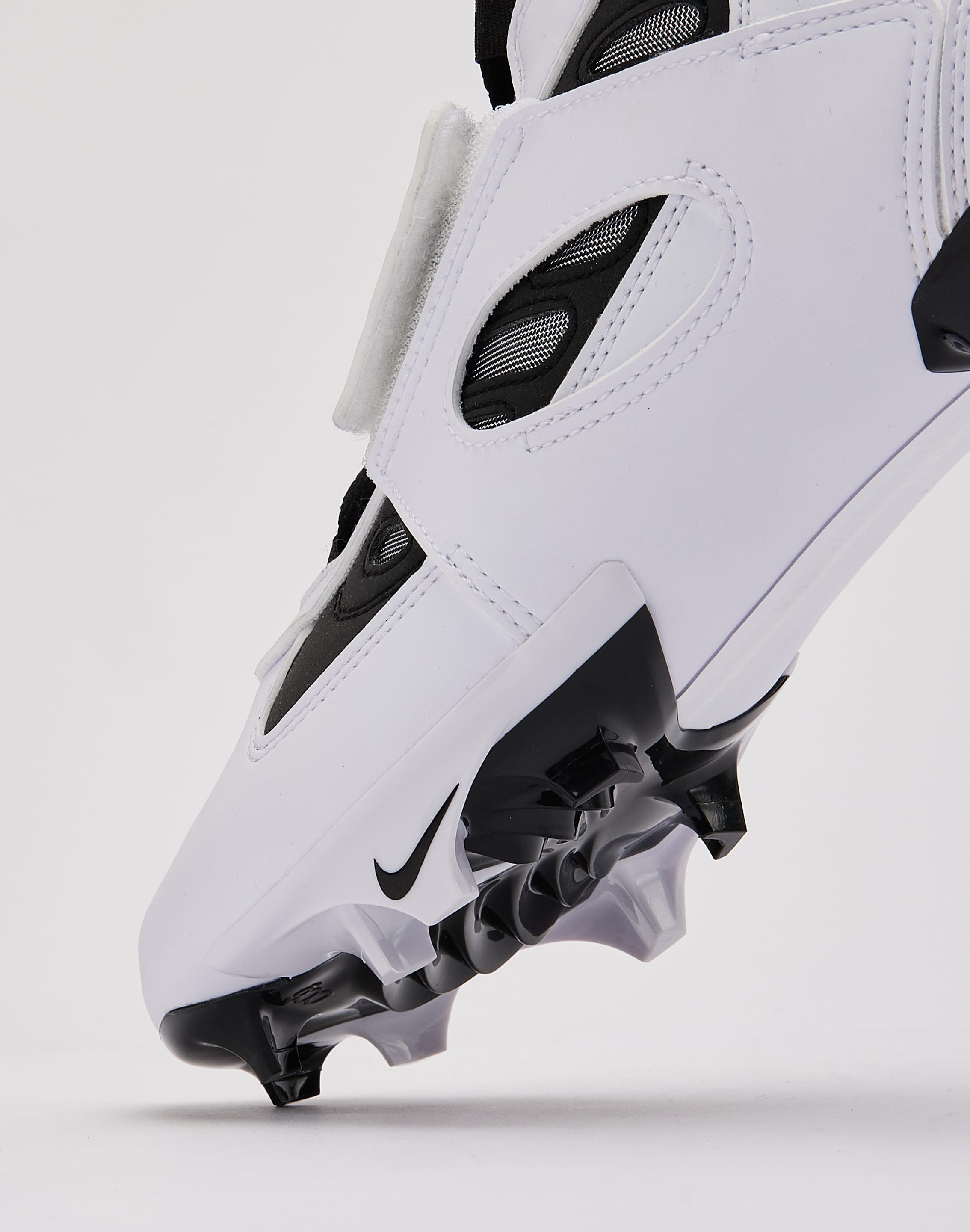 Photo of Nike Diamond Turf 2 Football Cleats