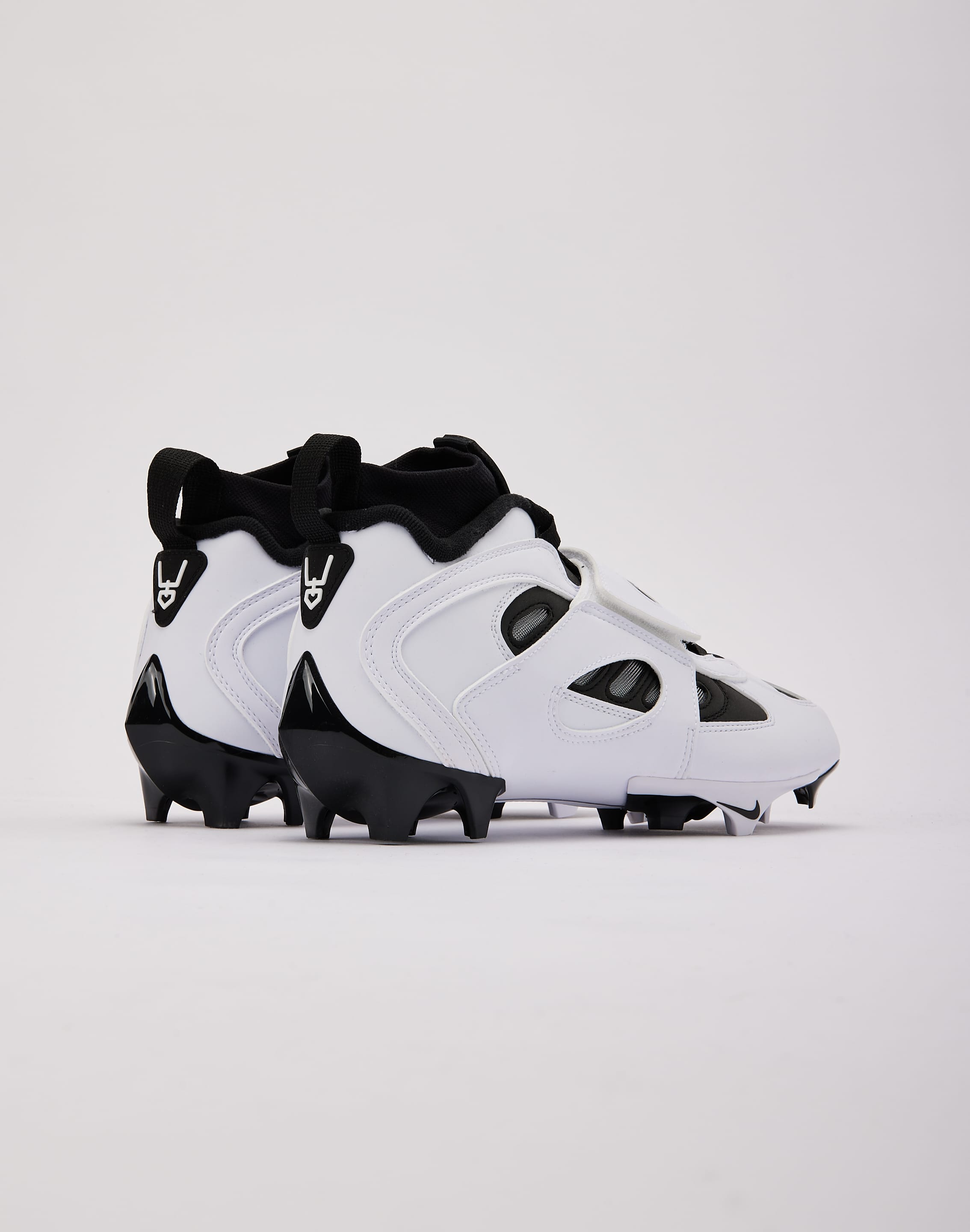 Photo of Nike Diamond Turf 2 Football Cleats