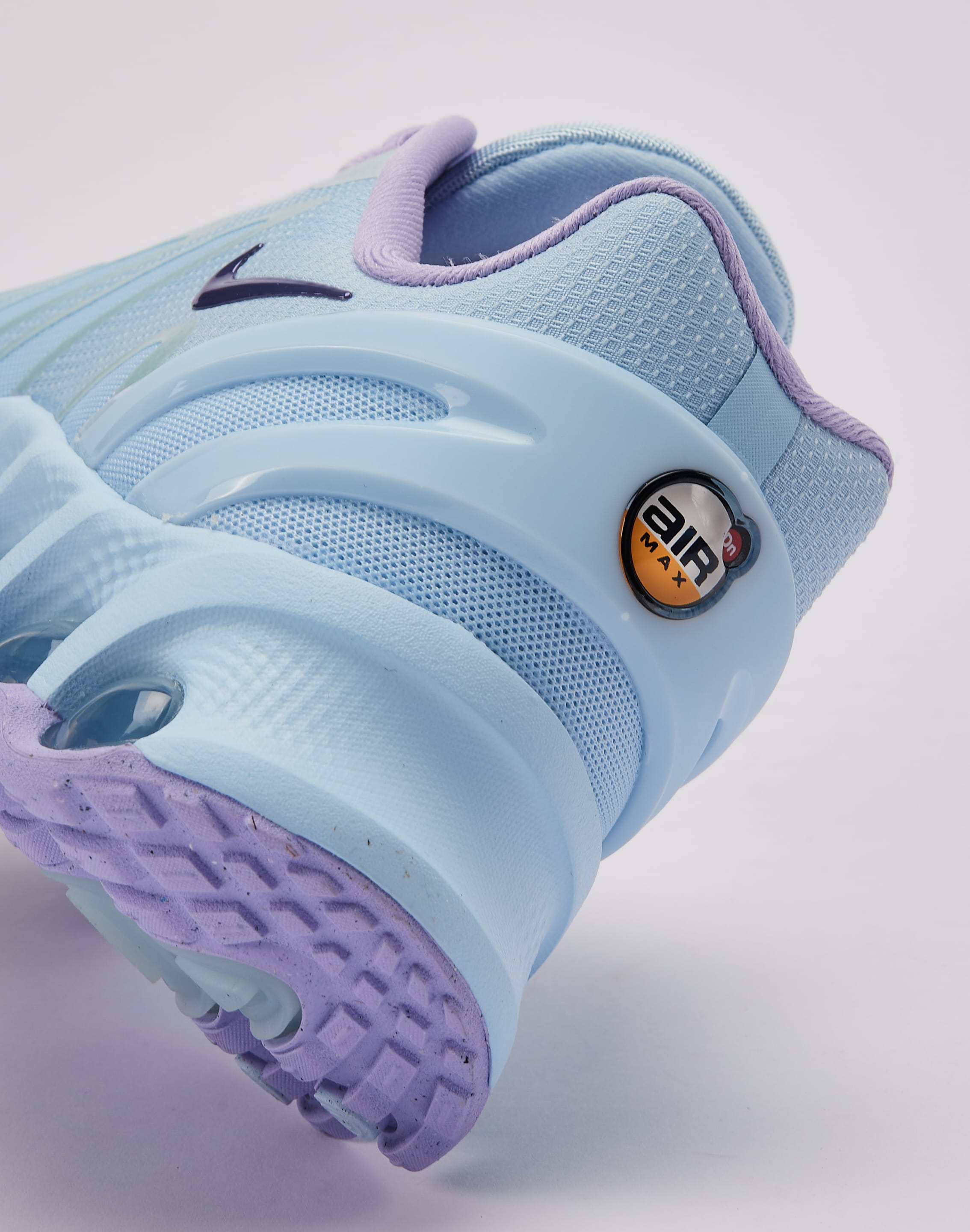 Photo of Nike Air Max Dn8 Grade-School