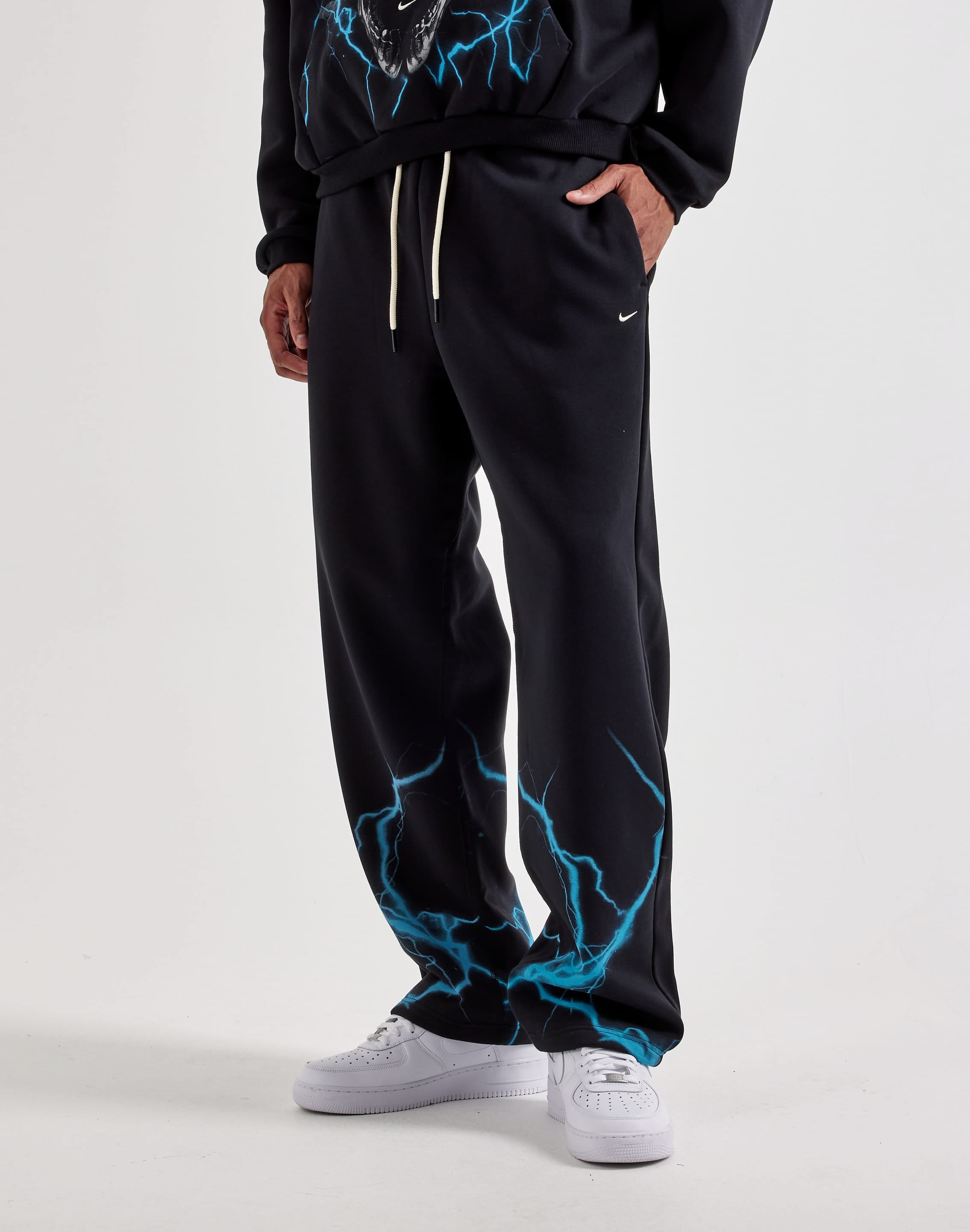 Photo of Nike Brushed Basketball Fleece Pants