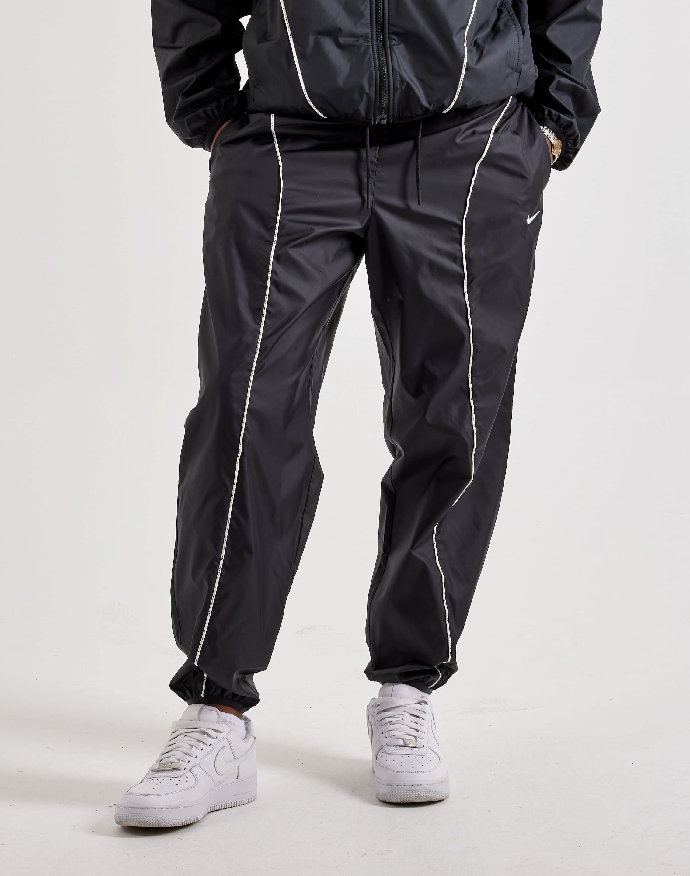 Nike Lightweight Woven Pants – DTLR