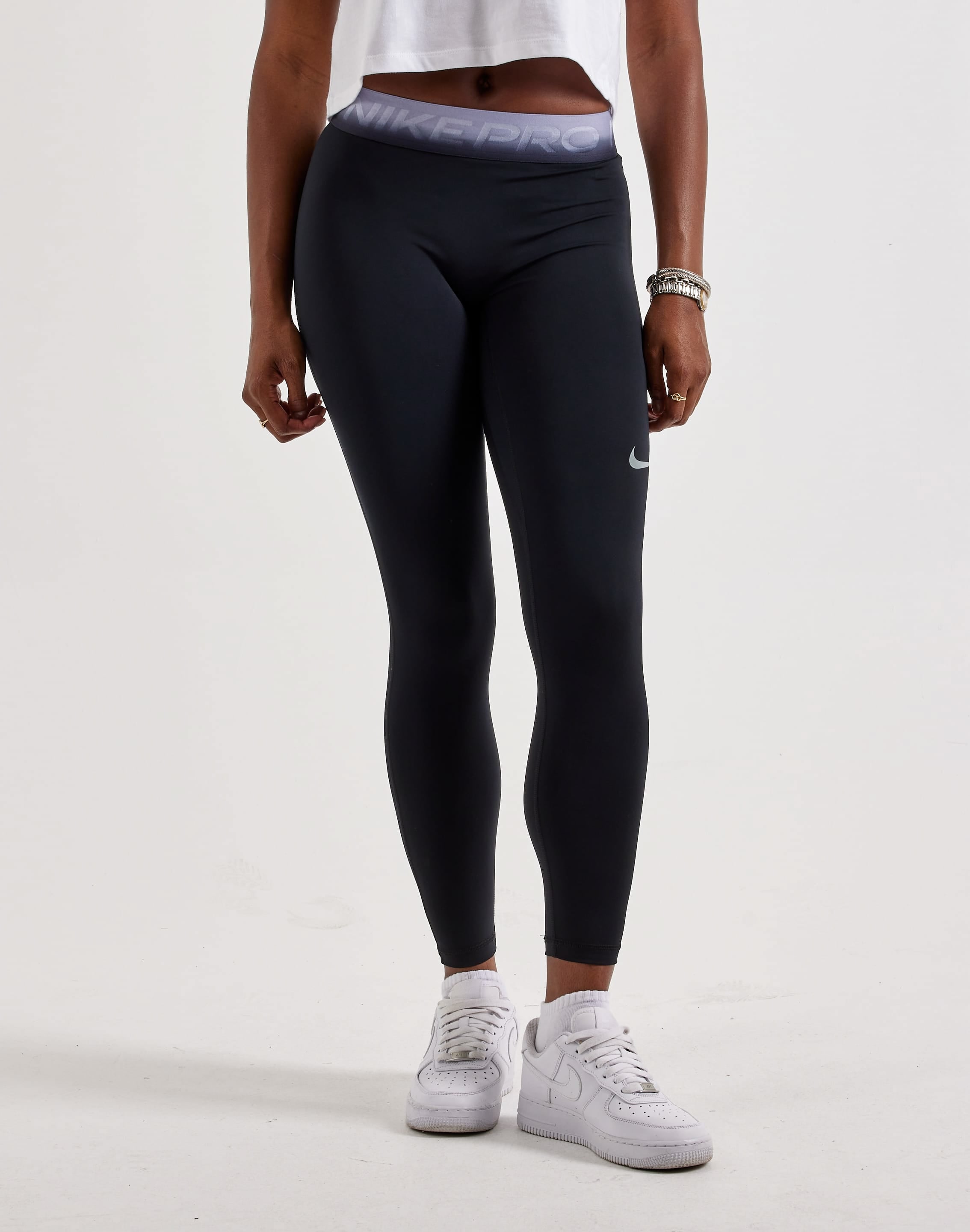 Photo of Nike Pro Mid-Rise 7/8 Leggings
