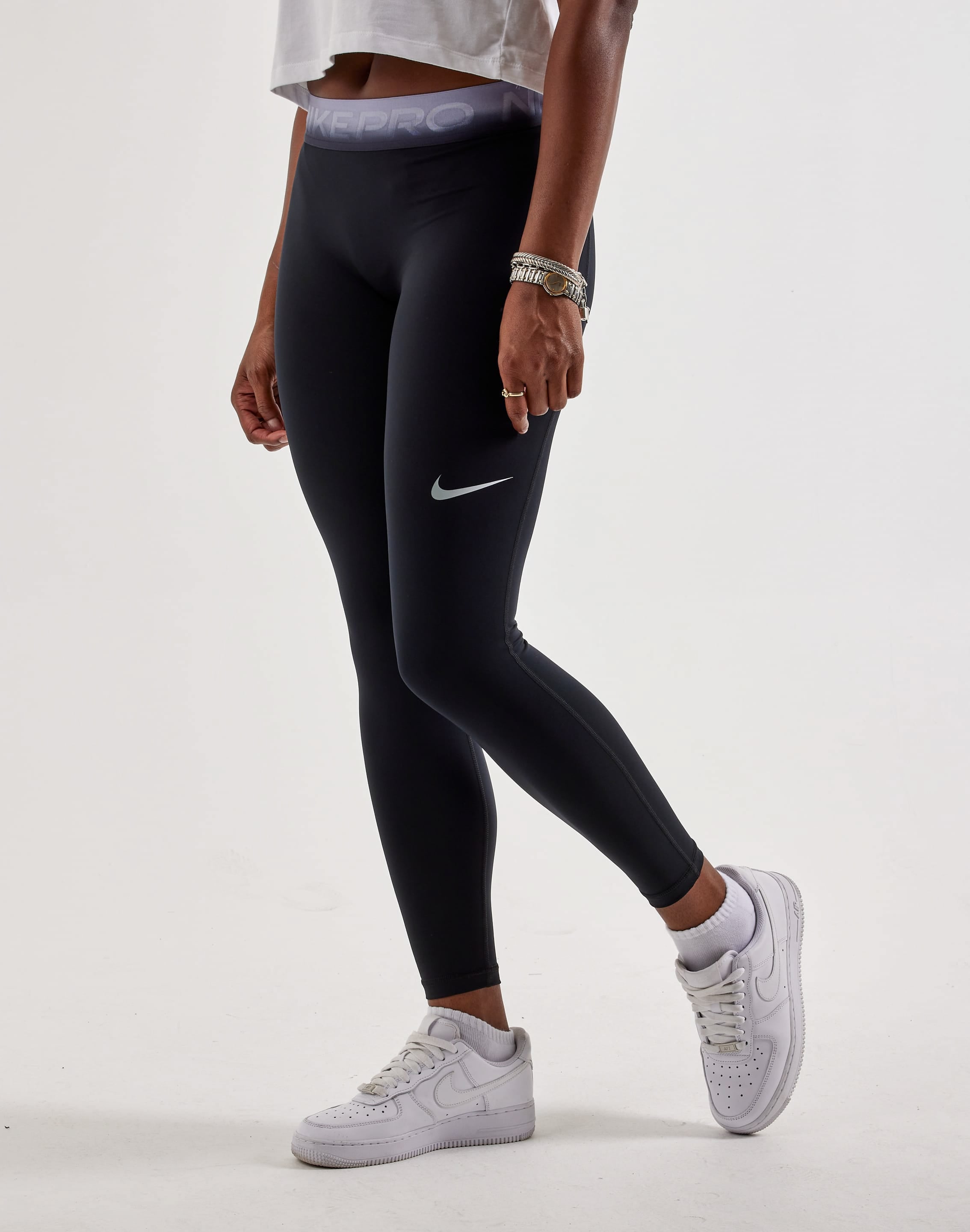 Photo of Nike Pro Mid-Rise 7/8 Leggings
