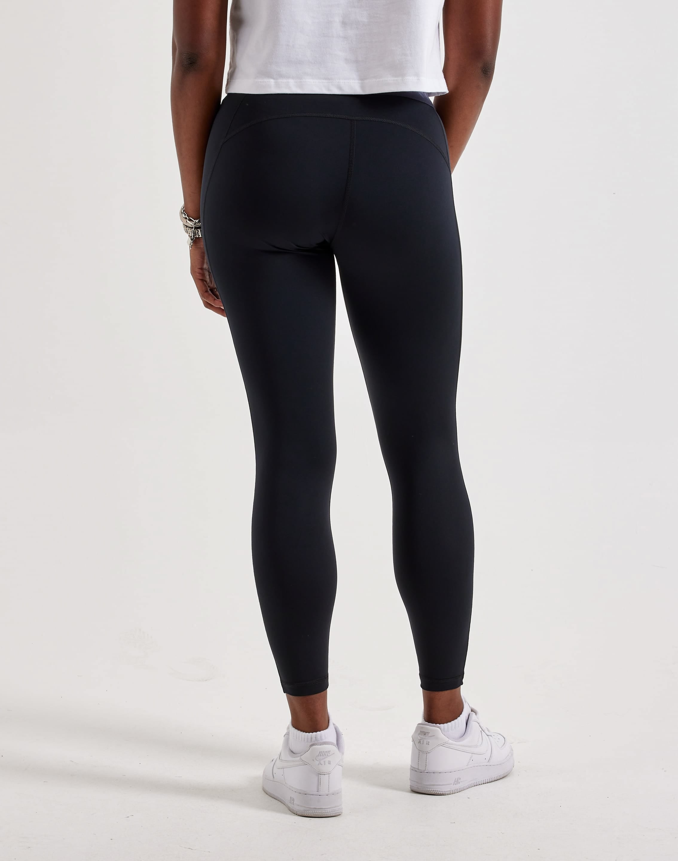 Photo of Nike Pro Mid-Rise 7/8 Leggings