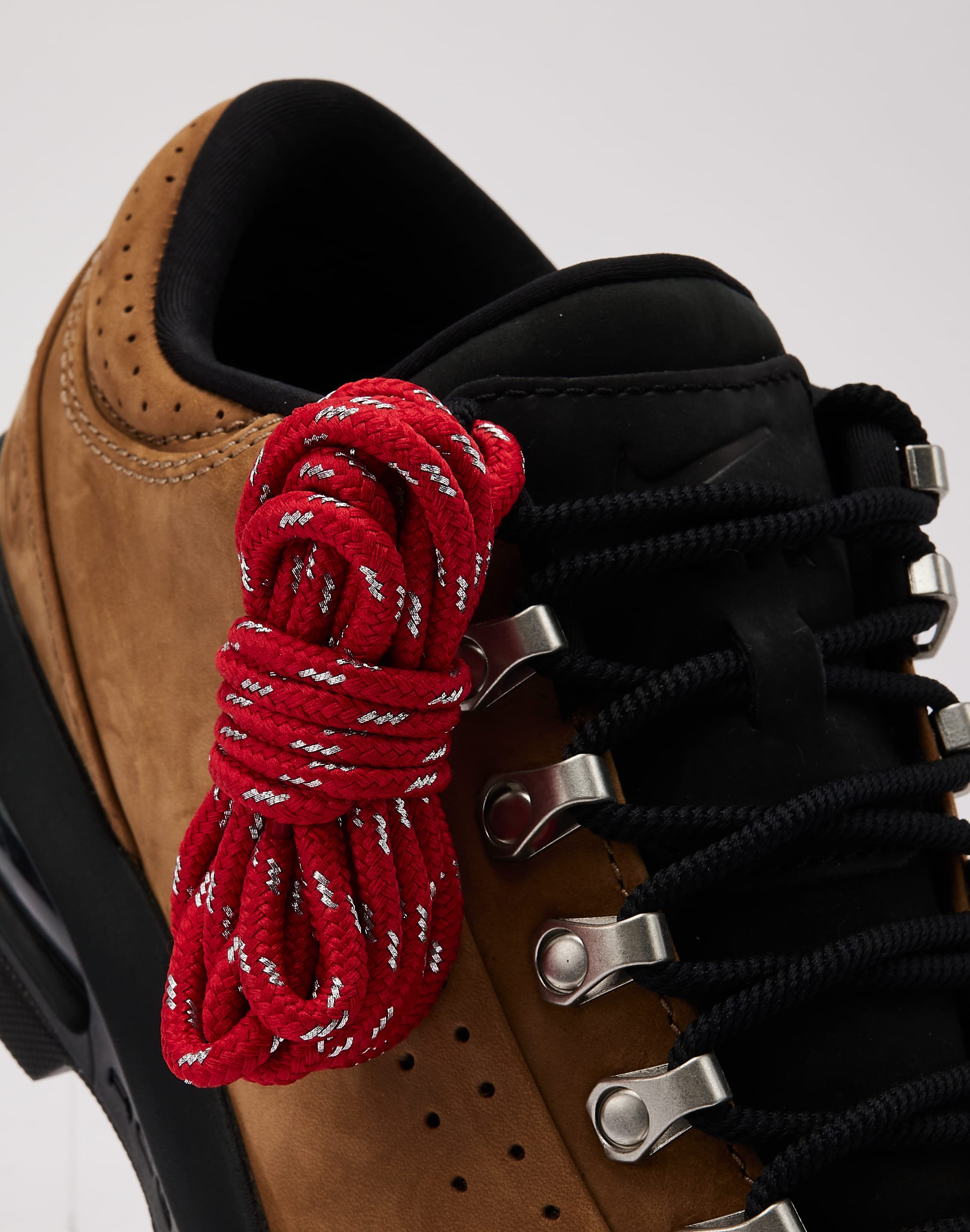 Photo of Nike Air Max Goadome Low SP