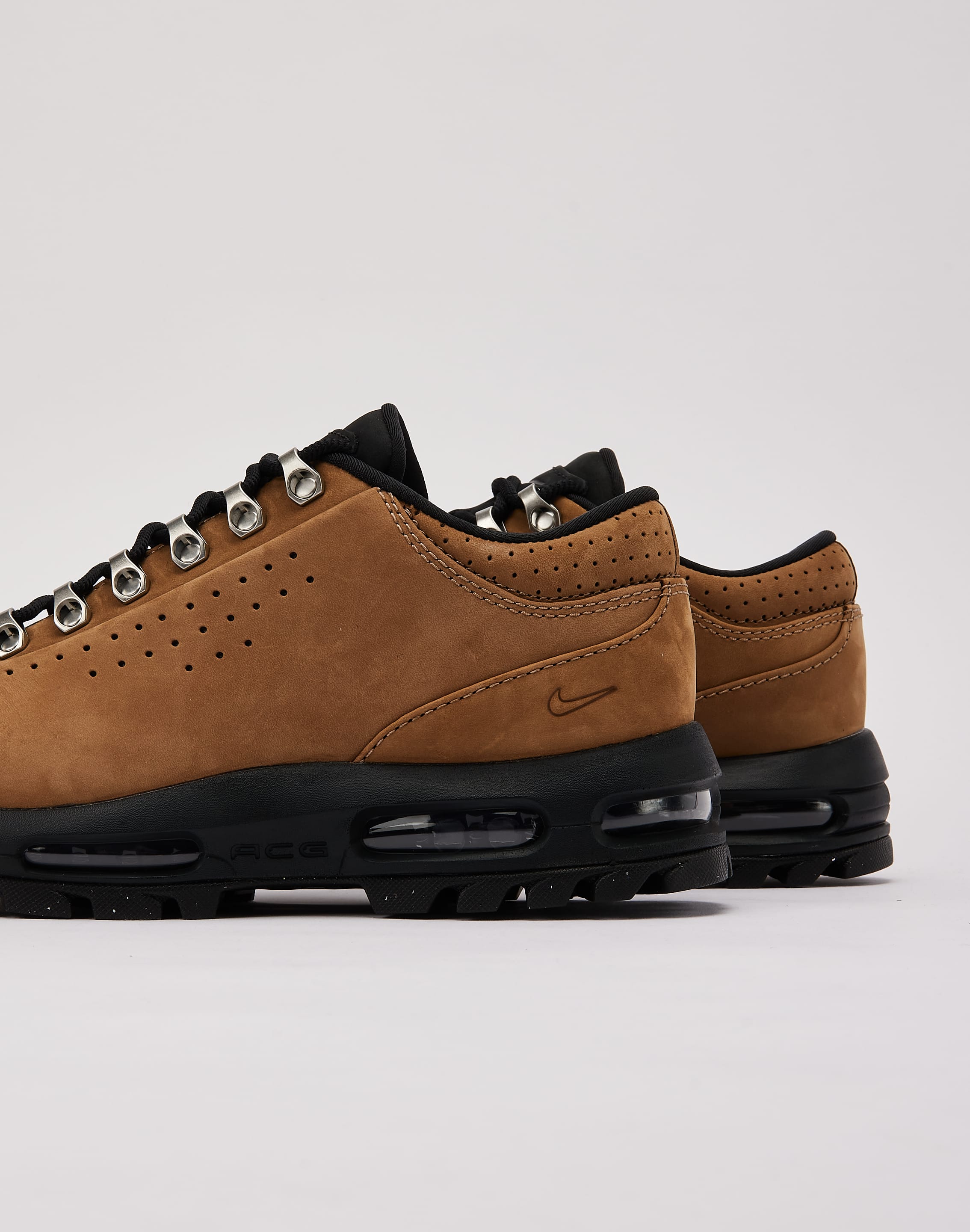 Photo of Nike Air Max Goadome Low SP