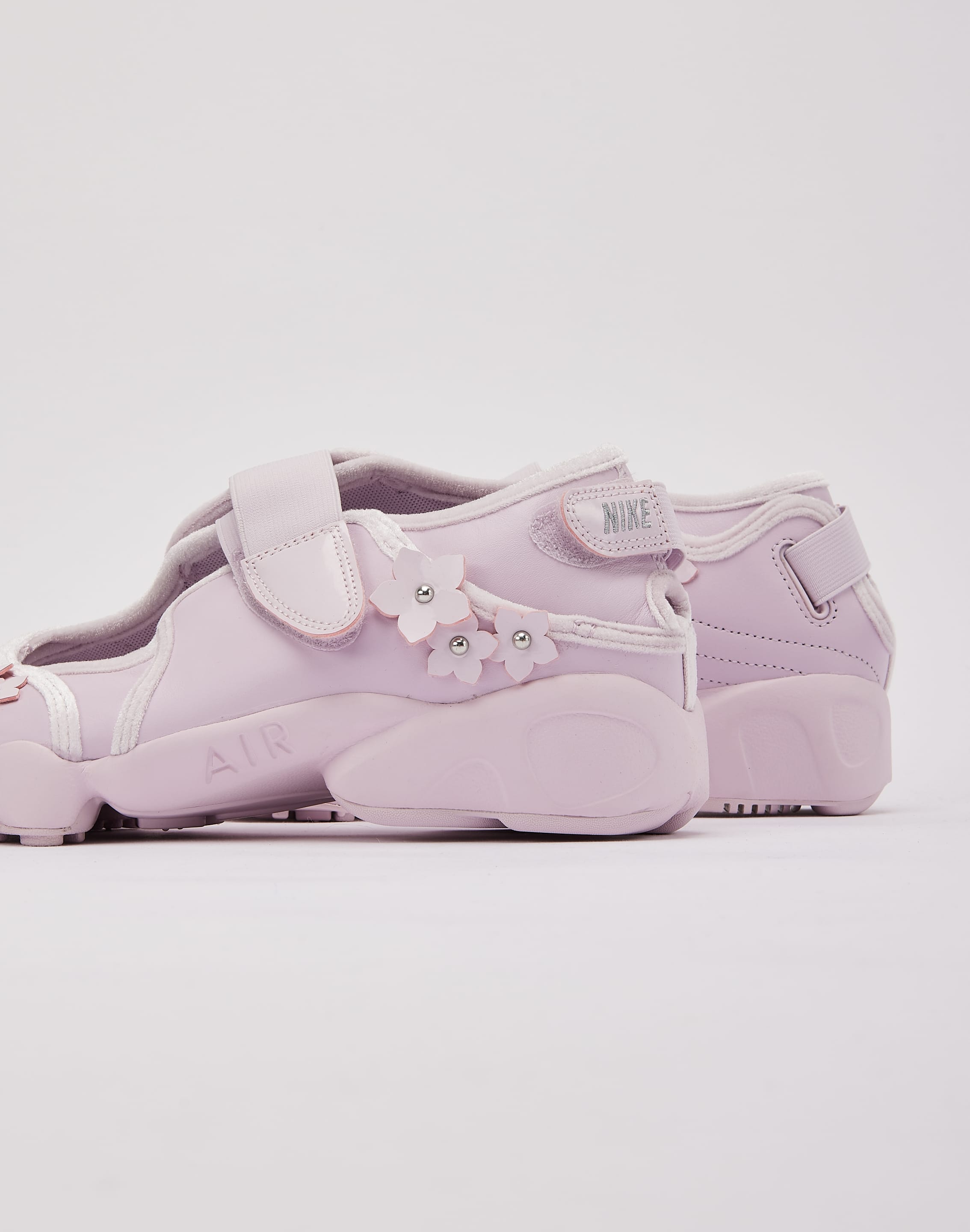Photo of Nike Air Rift 'Florette'